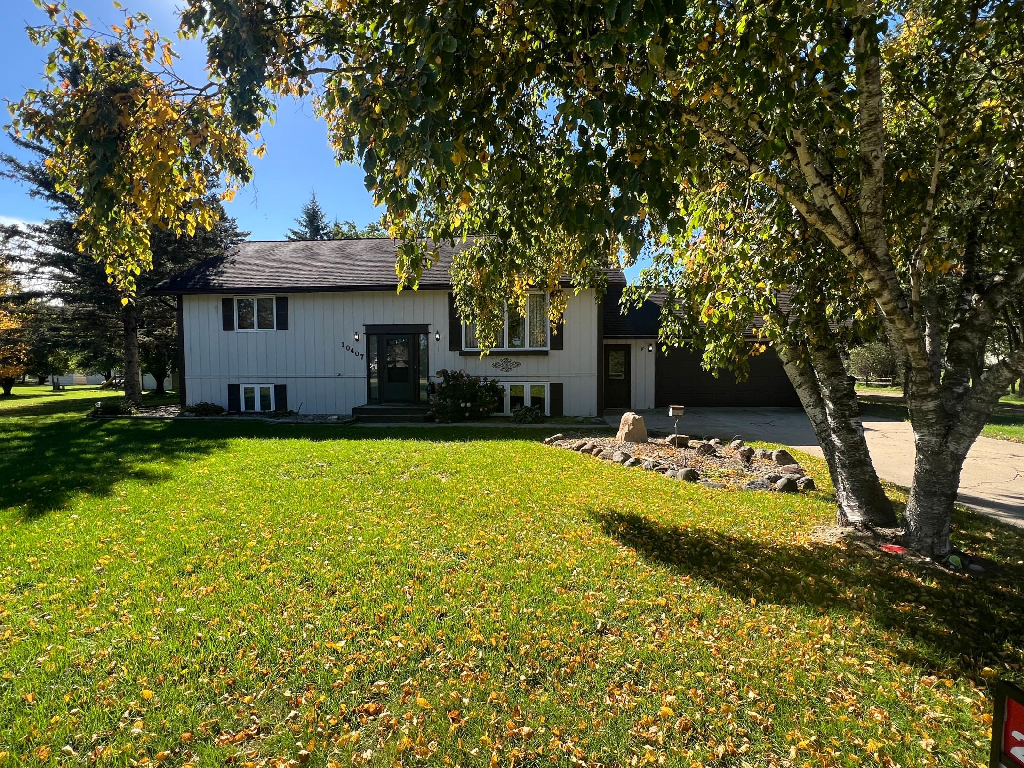 1978 single family home for sale at 10407 Navajo Street in Wadena, MN — 4 bed, 2 bath (photo 2 of 29)