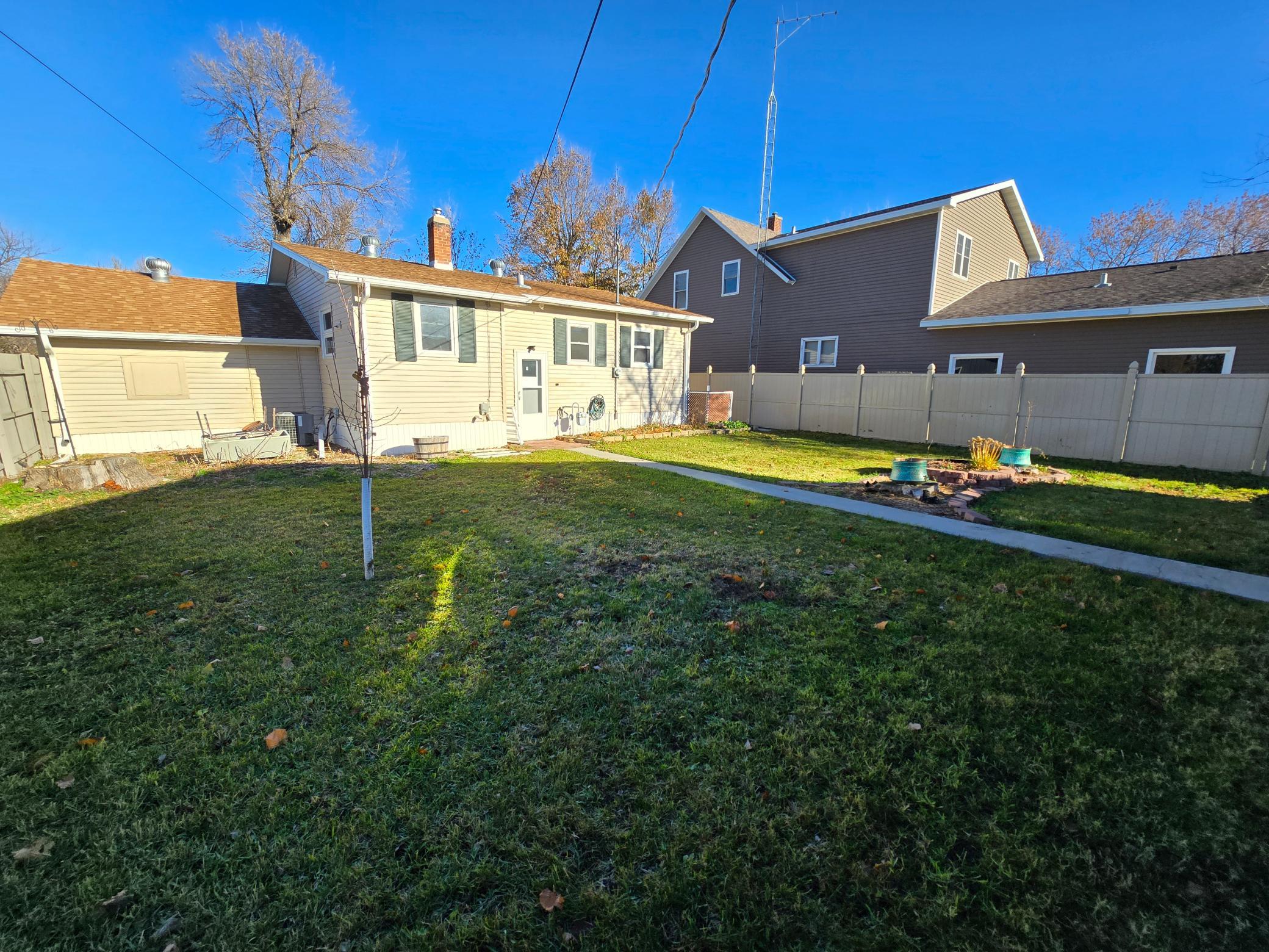 1946 single family home for sale at 204 W 2nd Street in Argyle, MN — 2 bed, 1 bath (photo 12 of 18)