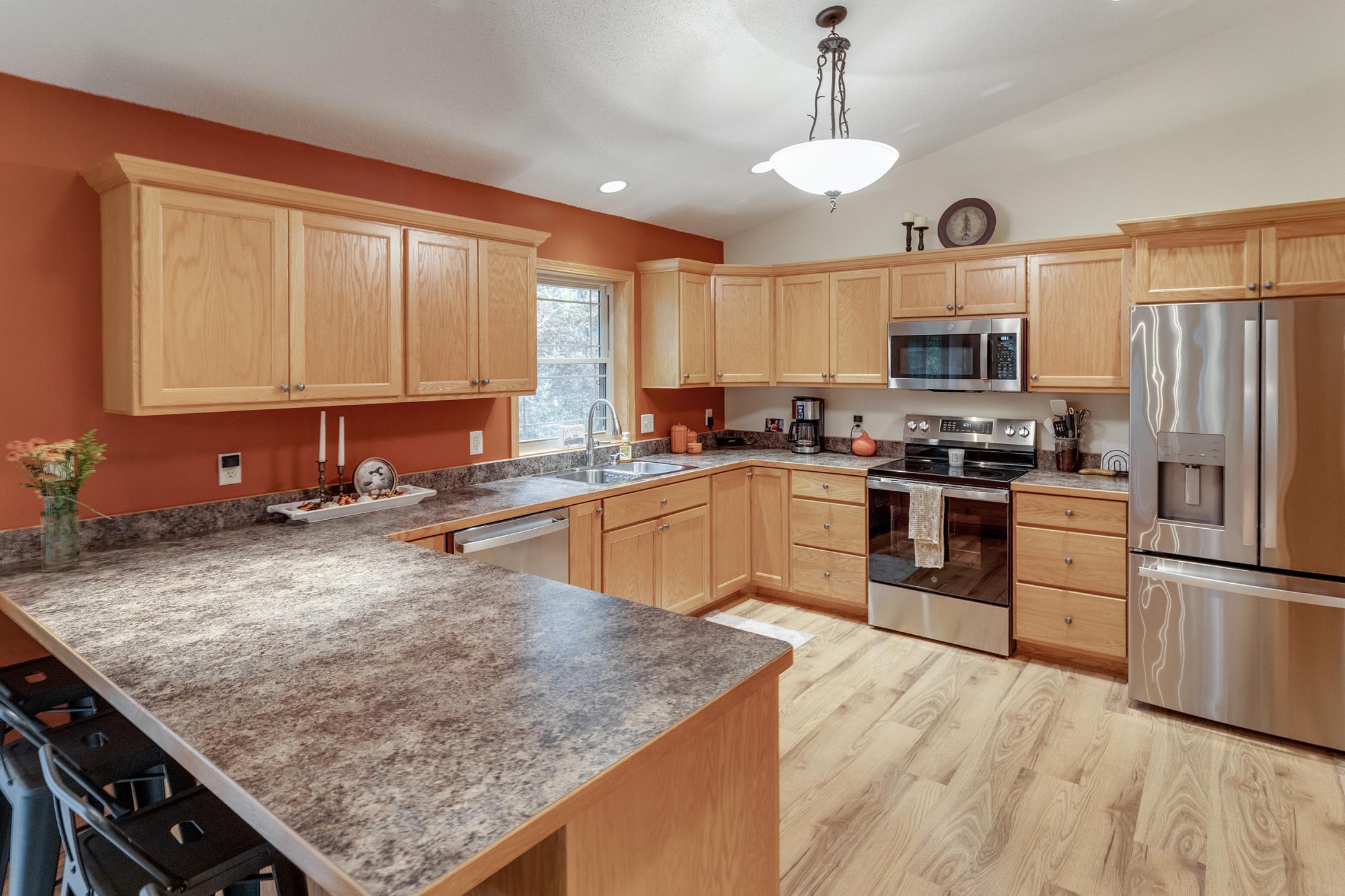 2004 single family home for sale at 7141 Stone Ridge in Brainerd, MN — 4 bed, 3 bath (photo 8 of 37)