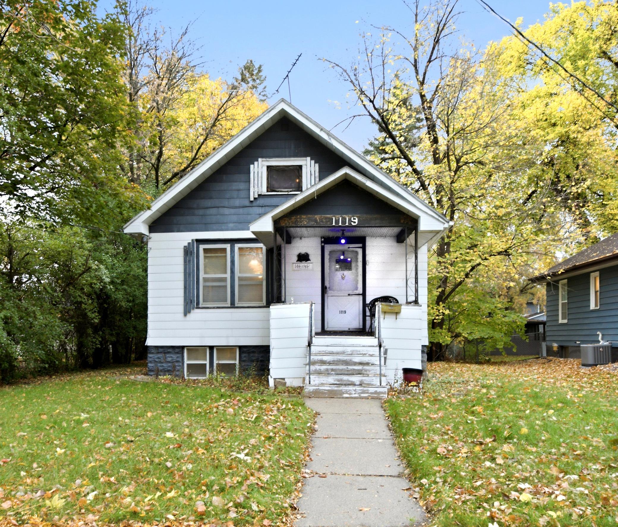 1919 single family home for sale at 1119 10th Avenue S in Fargo, ND — 2 bed, 3 bath