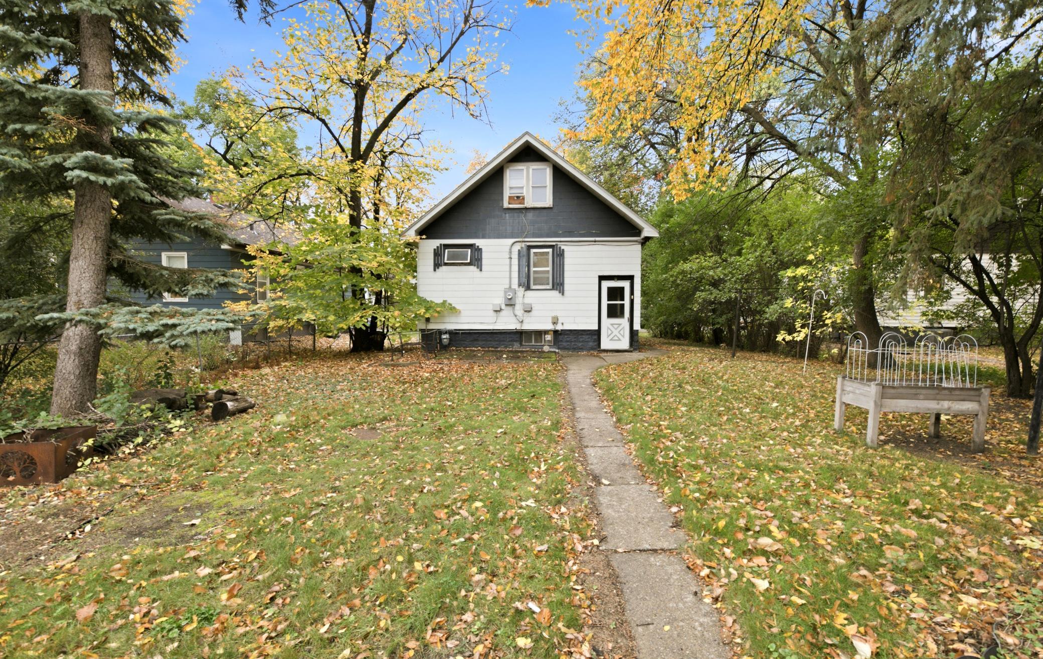 1919 single family home for sale at 1119 10th Avenue S in Fargo, ND — 2 bed, 3 bath (photo 3 of 20)