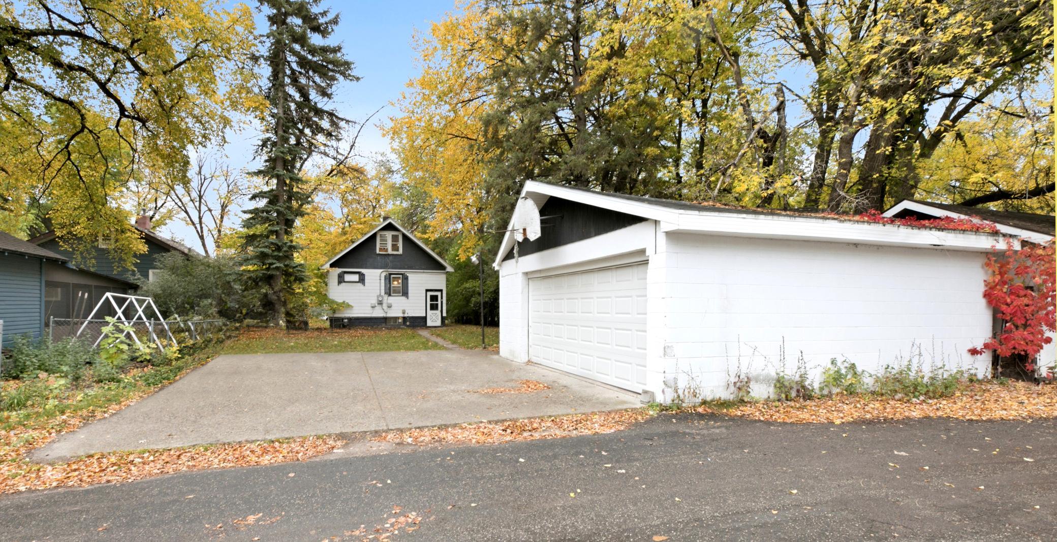 1919 single family home for sale at 1119 10th Avenue S in Fargo, ND — 2 bed, 3 bath (photo 5 of 20)