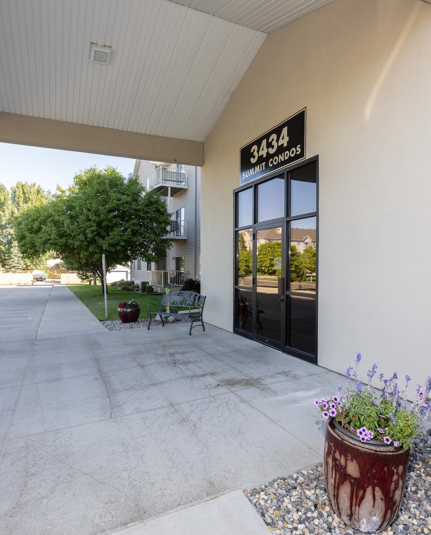 2005 condo for sale at 3434 28th Street S, Unit 302 in Fargo, ND — 2 bed, 1 bath (photo 6 of 46)