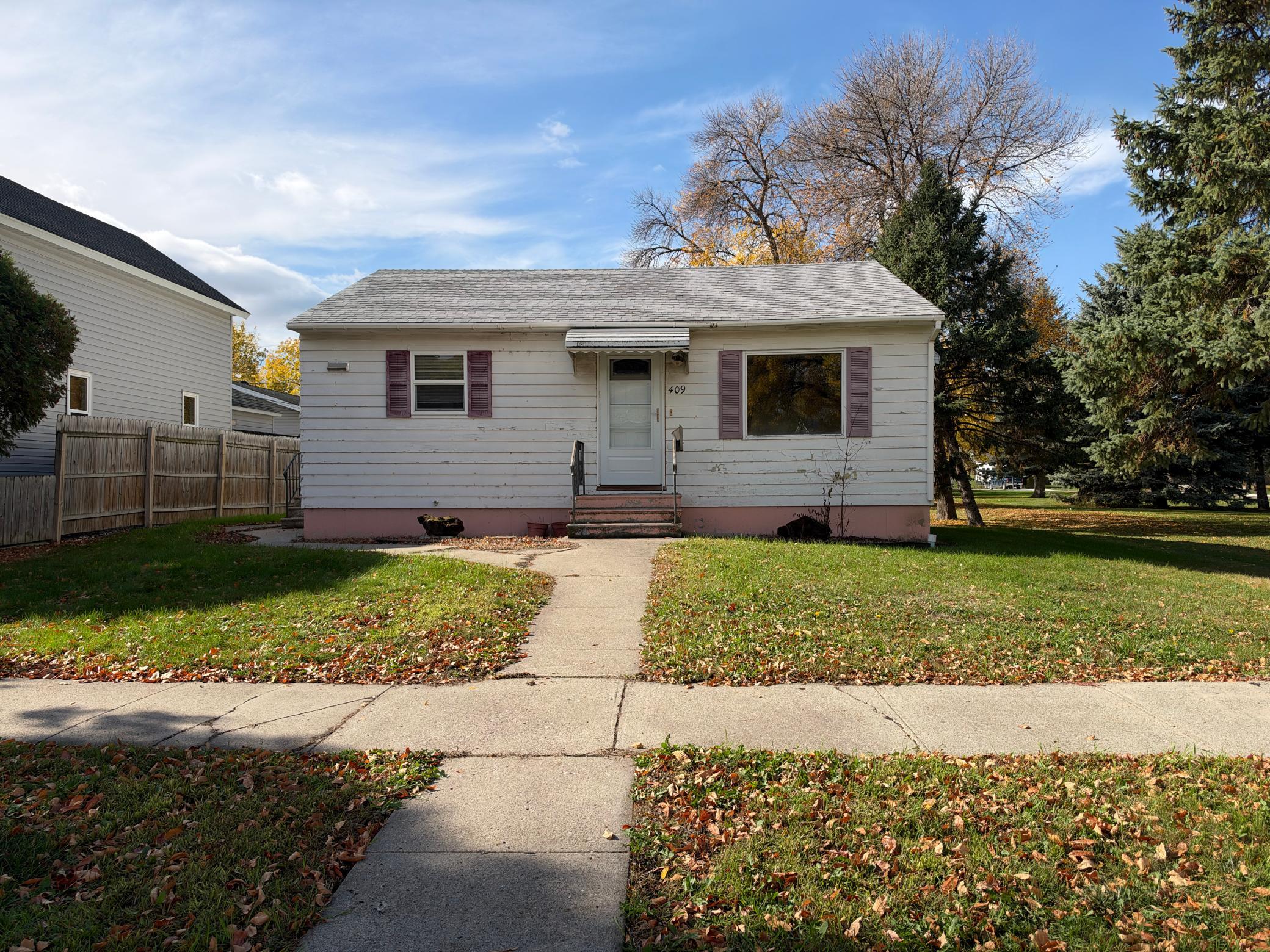 1958 single family home for sale at 409 3rd Street S in Breckenridge, MN — 2 bed, 8 bath
