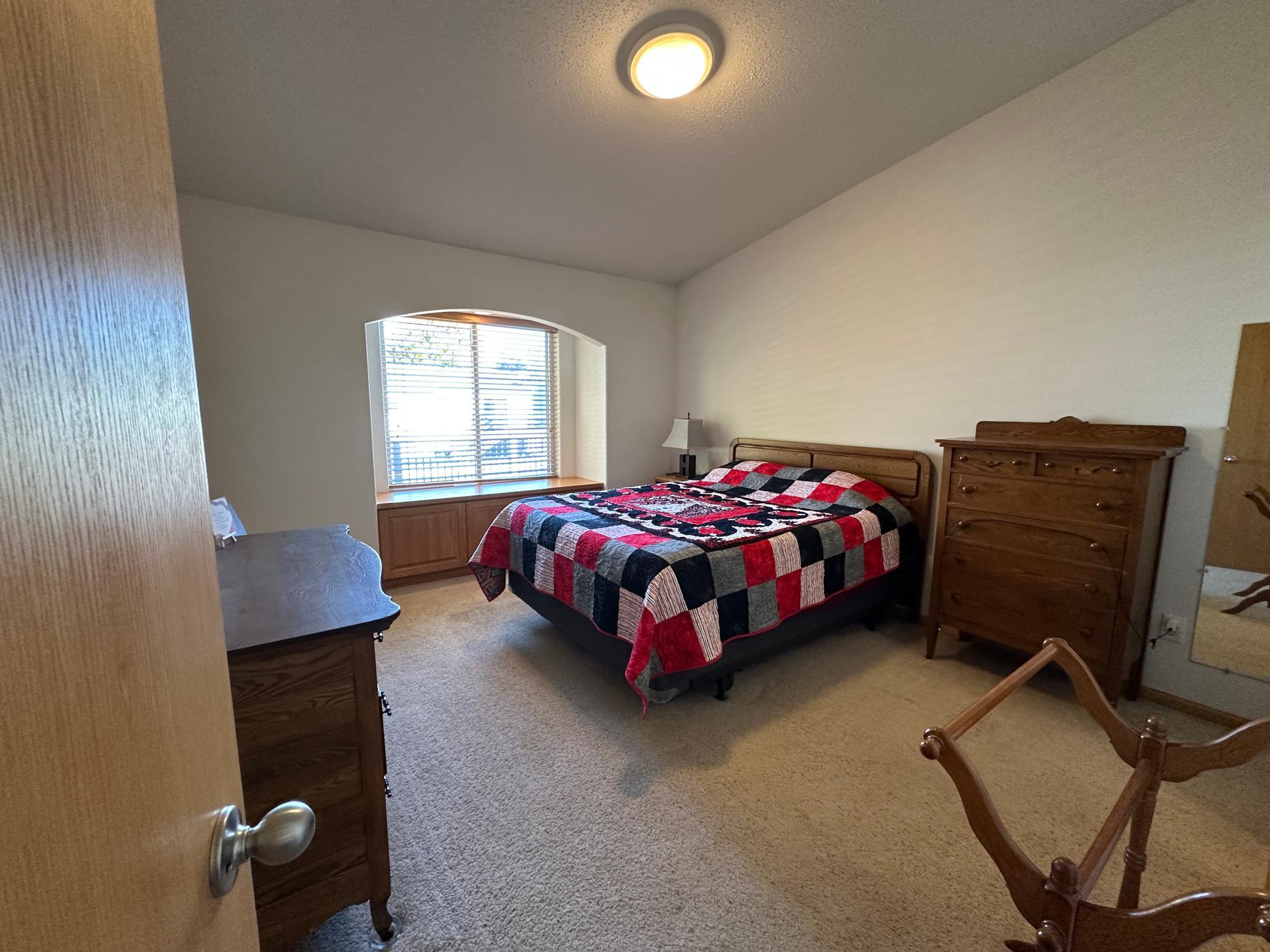 2006 twin home for sale at 1316 37th Avenue S in Moorhead, MN — 3 bed, 2 bath (photo 15 of 33)