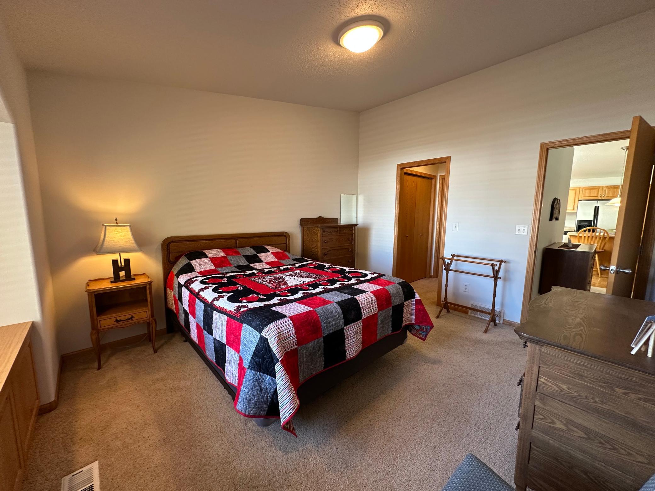 2006 twin home for sale at 1316 37th Avenue S in Moorhead, MN — 3 bed, 2 bath (photo 16 of 33)