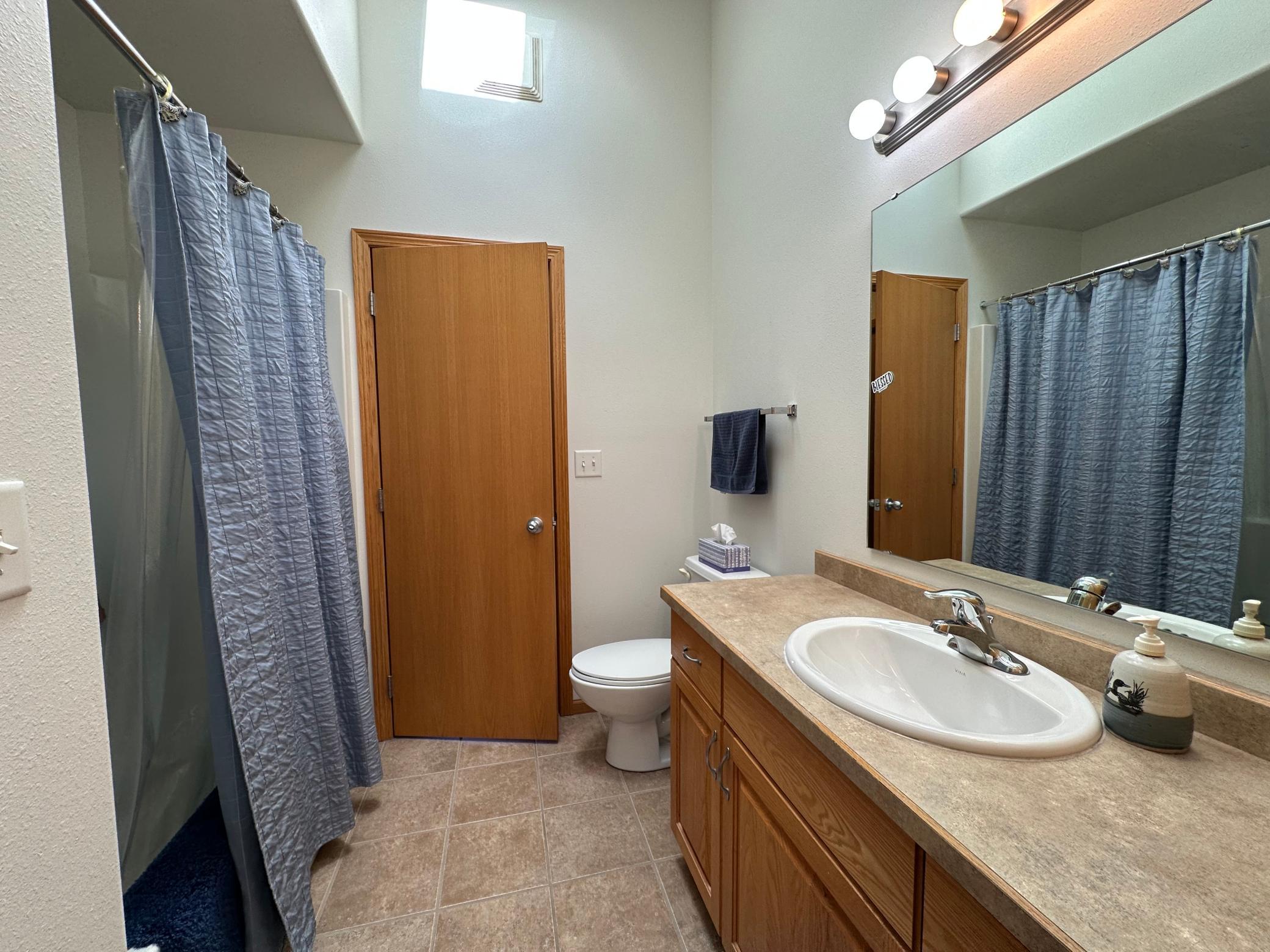 2006 twin home for sale at 1316 37th Avenue S in Moorhead, MN — 3 bed, 2 bath (photo 20 of 33)