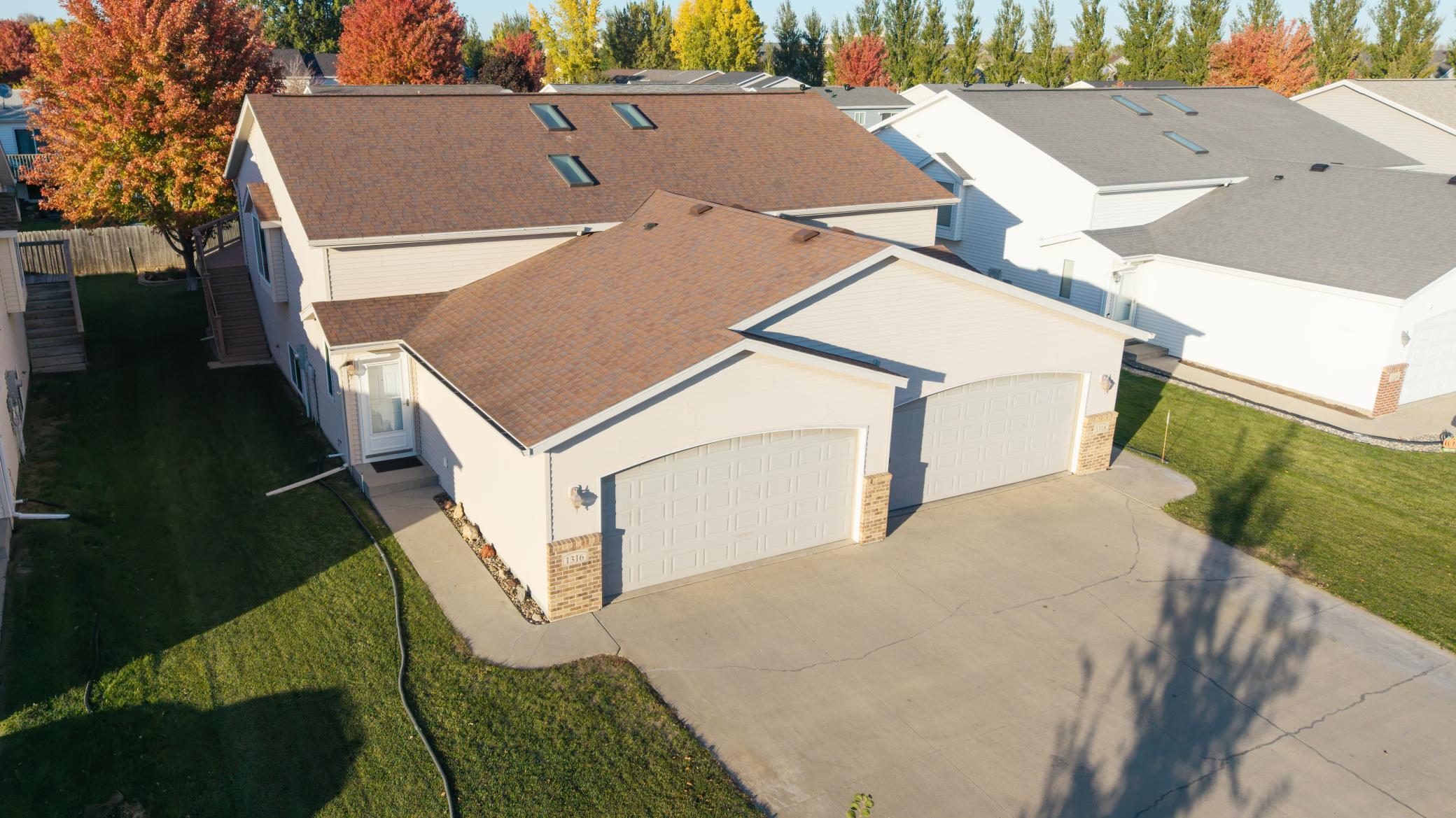 2006 twin home for sale at 1316 37th Avenue S in Moorhead, MN — 3 bed, 2 bath (photo 3 of 33)