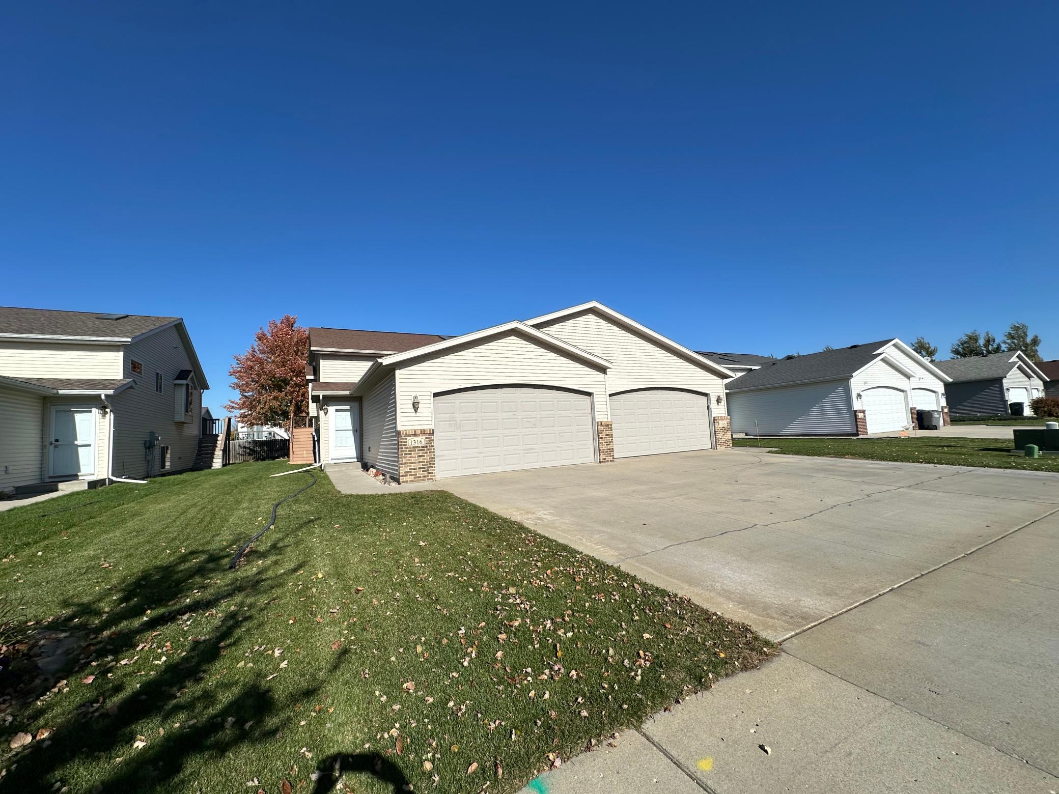 2006 twin home for sale at 1316 37th Avenue S in Moorhead, MN — 3 bed, 2 bath (photo 30 of 33)