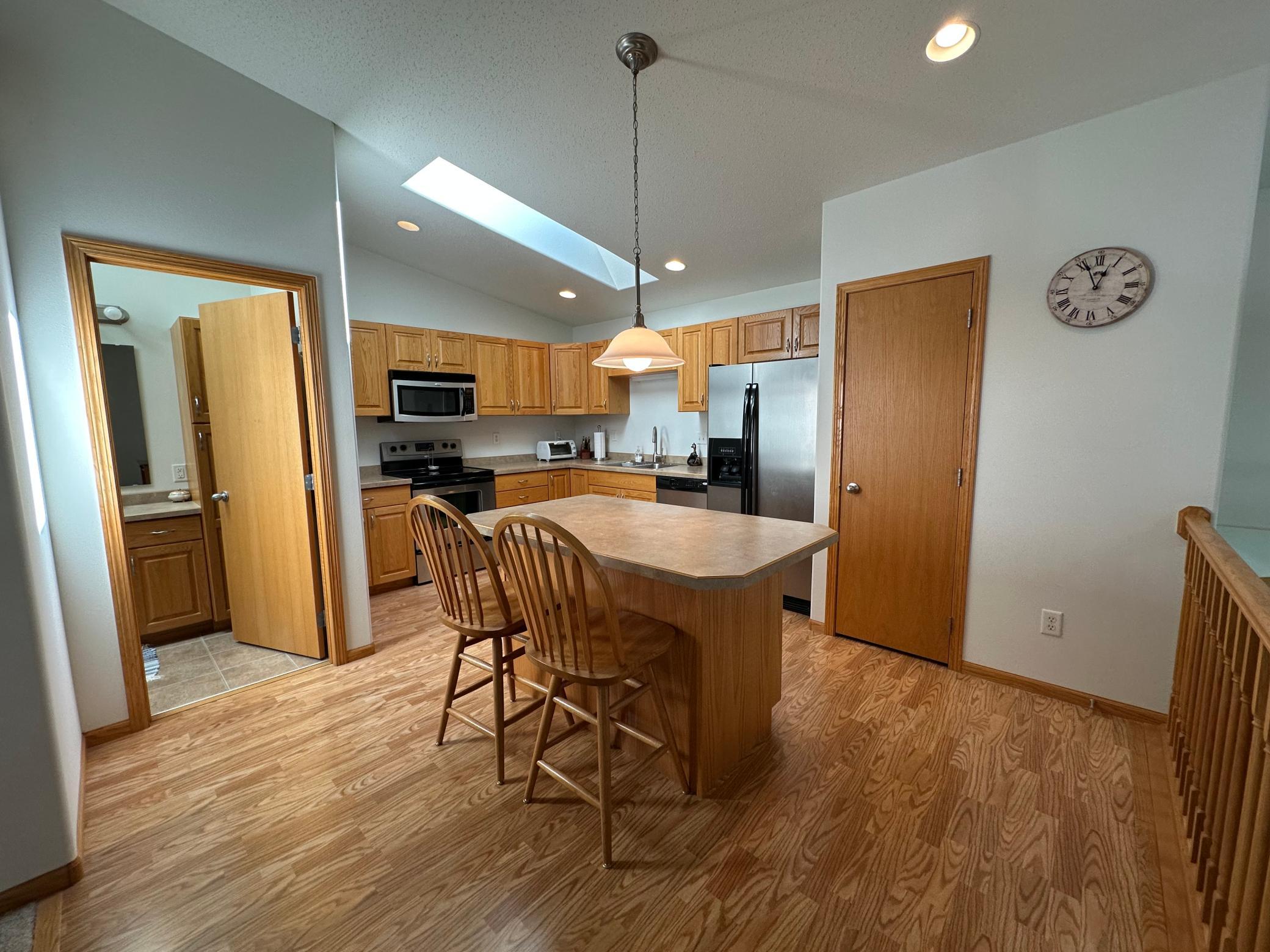 2006 twin home for sale at 1316 37th Avenue S in Moorhead, MN — 3 bed, 2 bath (photo 8 of 33)