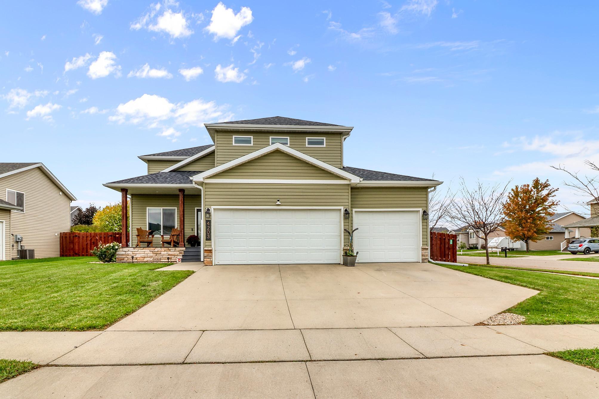 2013 single family home for sale at 4203 18th Street S in Moorhead, MN — 3 bed, 3 bath (photo 2 of 64)