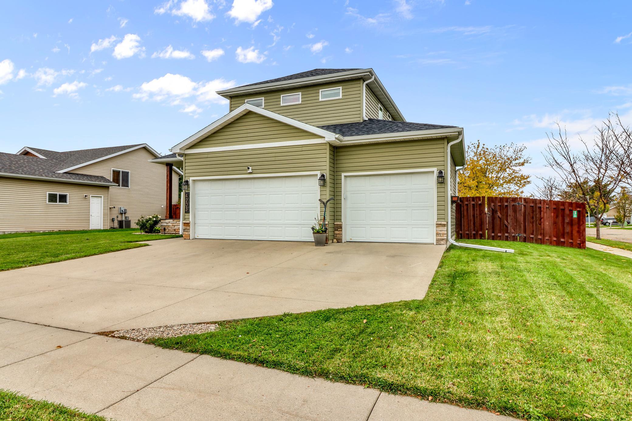 2013 single family home for sale at 4203 18th Street S in Moorhead, MN — 3 bed, 3 bath (photo 6 of 64)