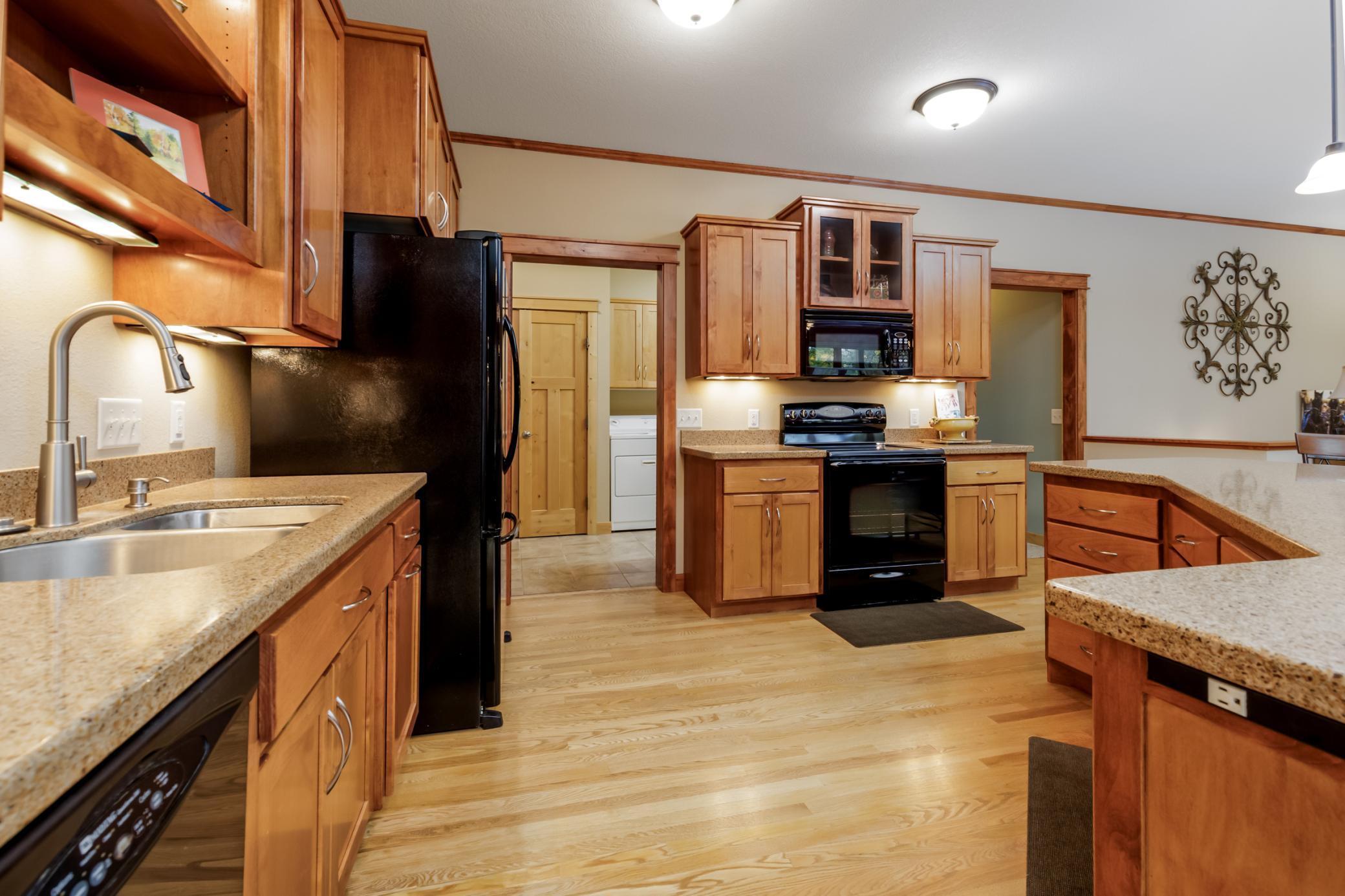 2008 single family home for sale at 204 Ridge Drive in Brainerd, MN — 4 bed, 3 bath (photo 3 of 37)