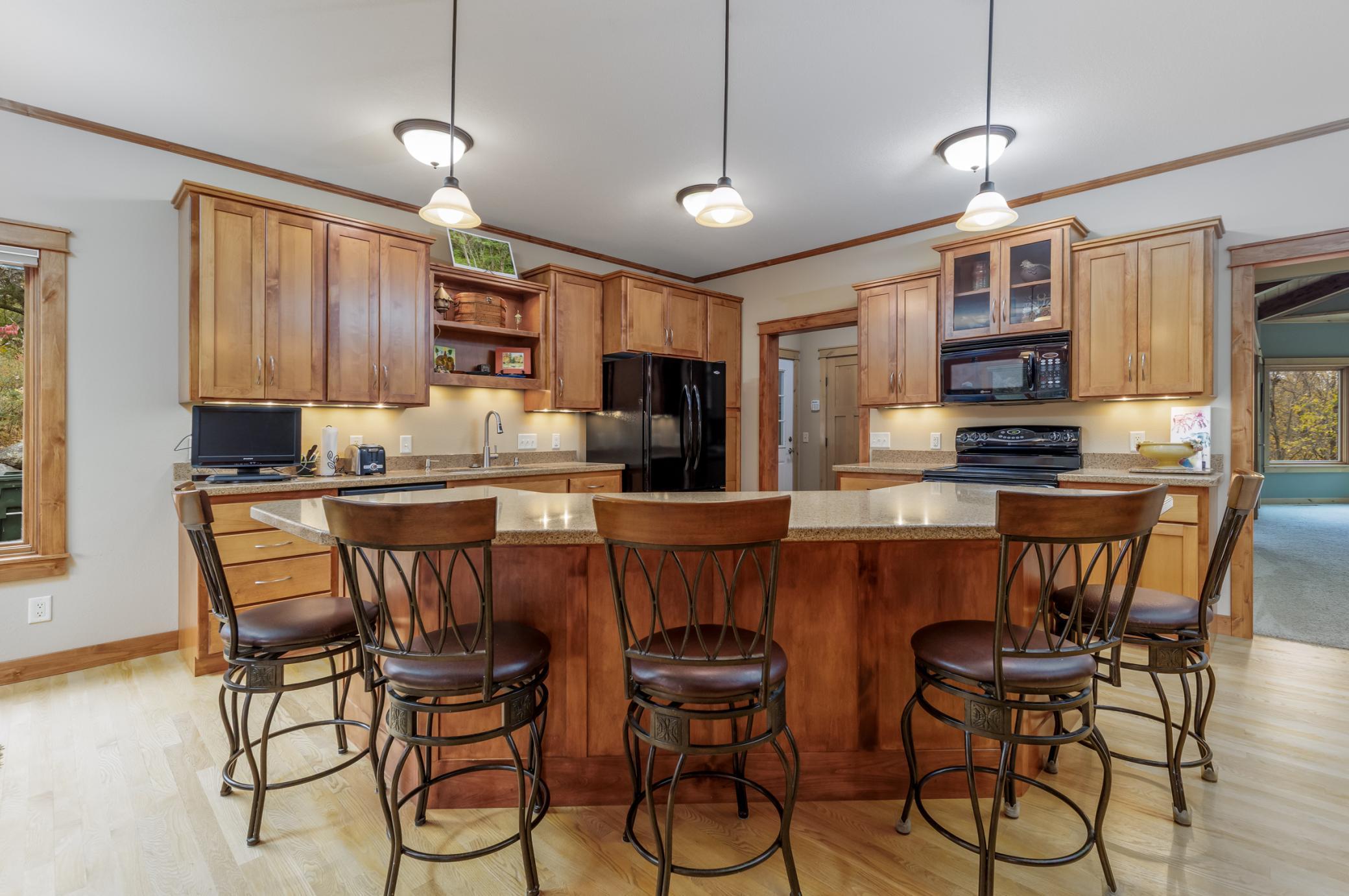 2008 single family home for sale at 204 Ridge Drive in Brainerd, MN — 4 bed, 3 bath (photo 4 of 37)