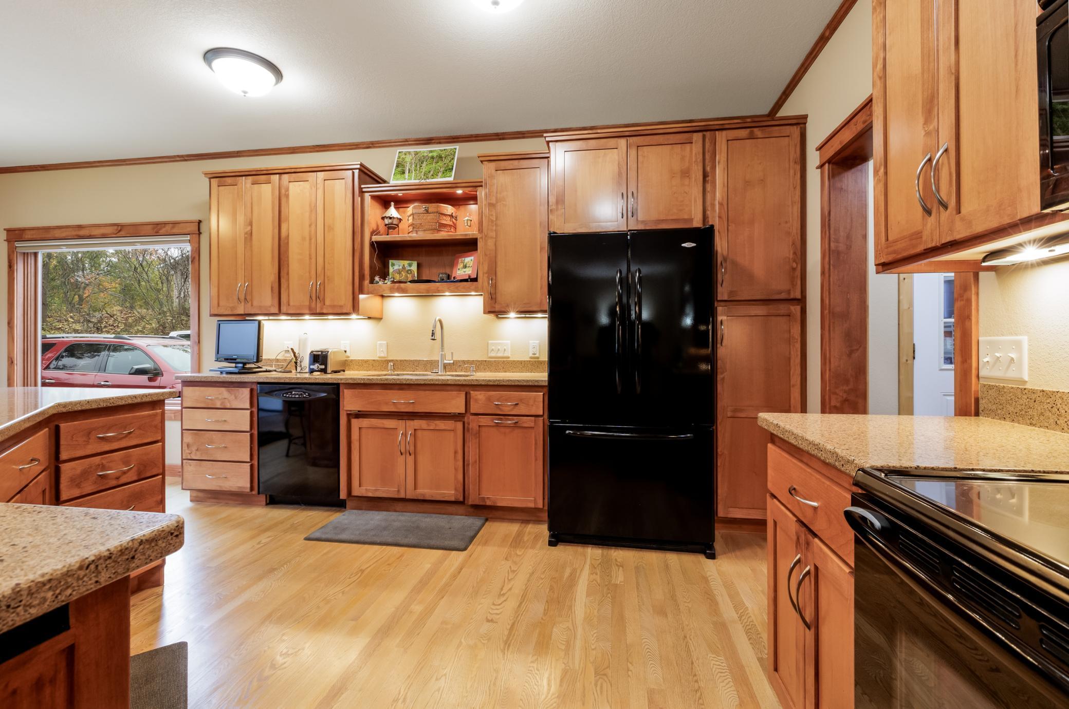 2008 single family home for sale at 204 Ridge Drive in Brainerd, MN — 4 bed, 3 bath (photo 5 of 37)
