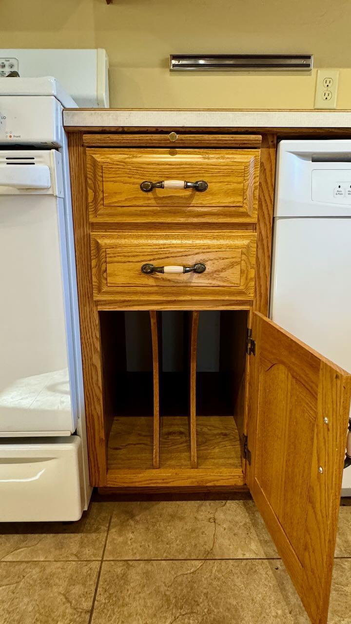 1962 single family home for sale at 1203 24th Avenue S in Moorhead, MN — 5 bed, 2 bath (photo 12 of 56)