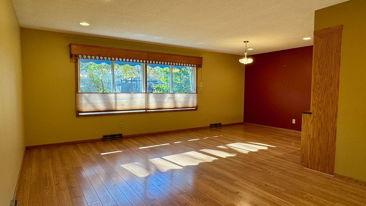 1962 single family home for sale at 1203 24th Avenue S in Moorhead, MN — 5 bed, 2 bath (photo 15 of 56)