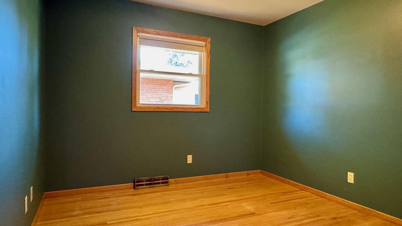 1962 single family home for sale at 1203 24th Avenue S in Moorhead, MN — 5 bed, 2 bath (photo 24 of 56)