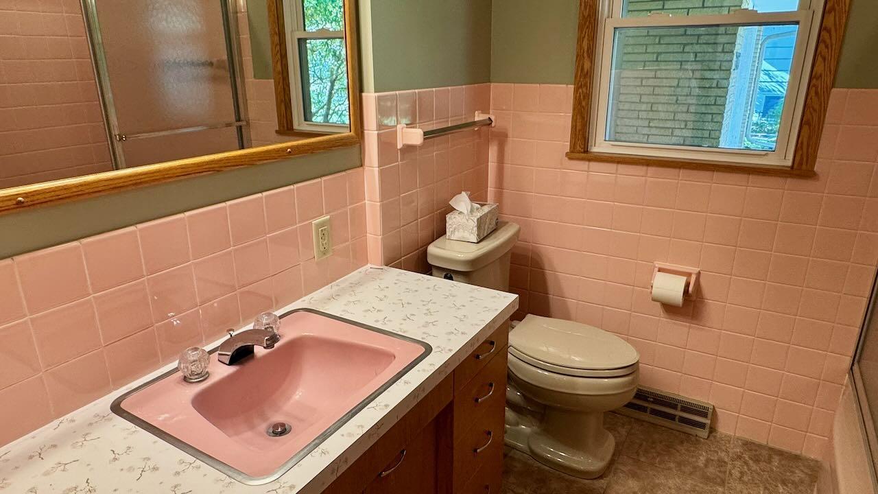 1962 single family home for sale at 1203 24th Avenue S in Moorhead, MN — 5 bed, 2 bath (photo 28 of 56)