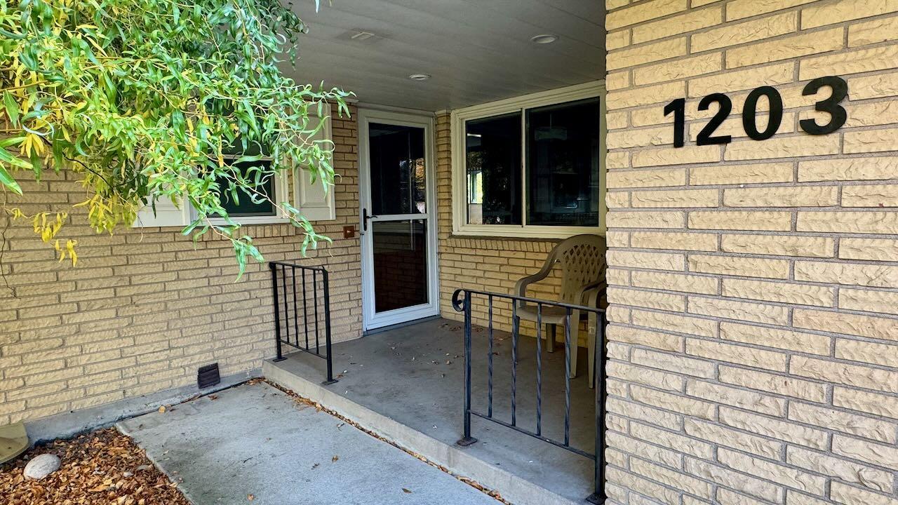 1962 single family home for sale at 1203 24th Avenue S in Moorhead, MN — 5 bed, 2 bath (photo 6 of 56)