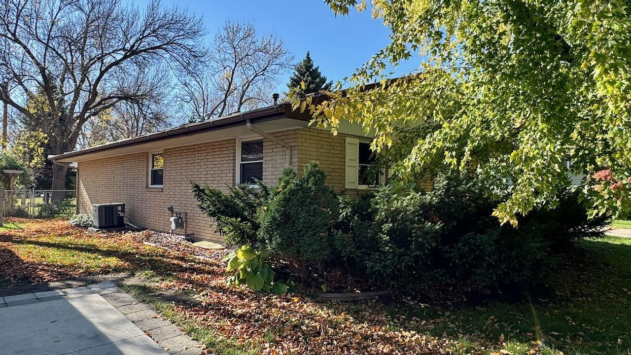 1962 single family home for sale at 1203 24th Avenue S in Moorhead, MN — 5 bed, 2 bath (photo 52 of 56)