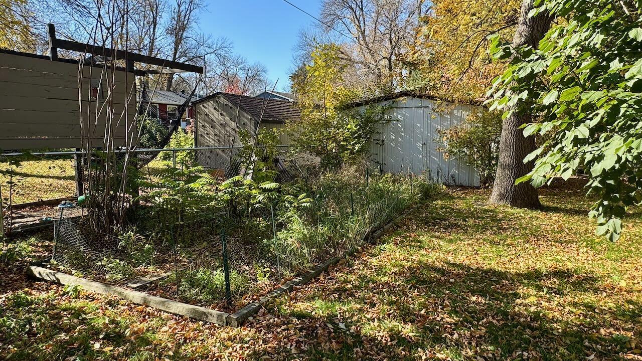 1962 single family home for sale at 1203 24th Avenue S in Moorhead, MN — 5 bed, 2 bath (photo 53 of 56)