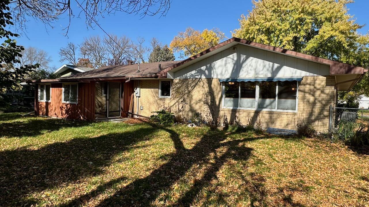 1962 single family home for sale at 1203 24th Avenue S in Moorhead, MN — 5 bed, 2 bath (photo 54 of 56)