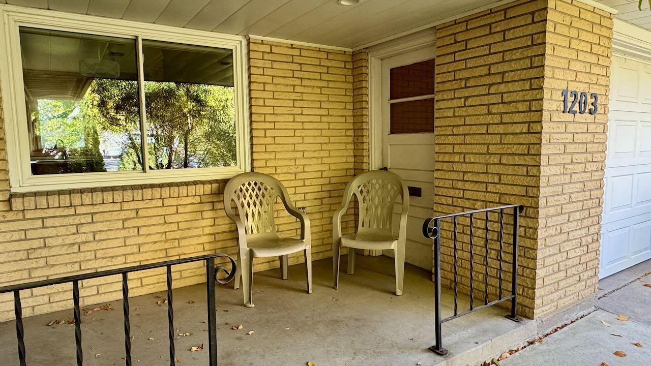 1962 single family home for sale at 1203 24th Avenue S in Moorhead, MN — 5 bed, 2 bath (photo 7 of 56)