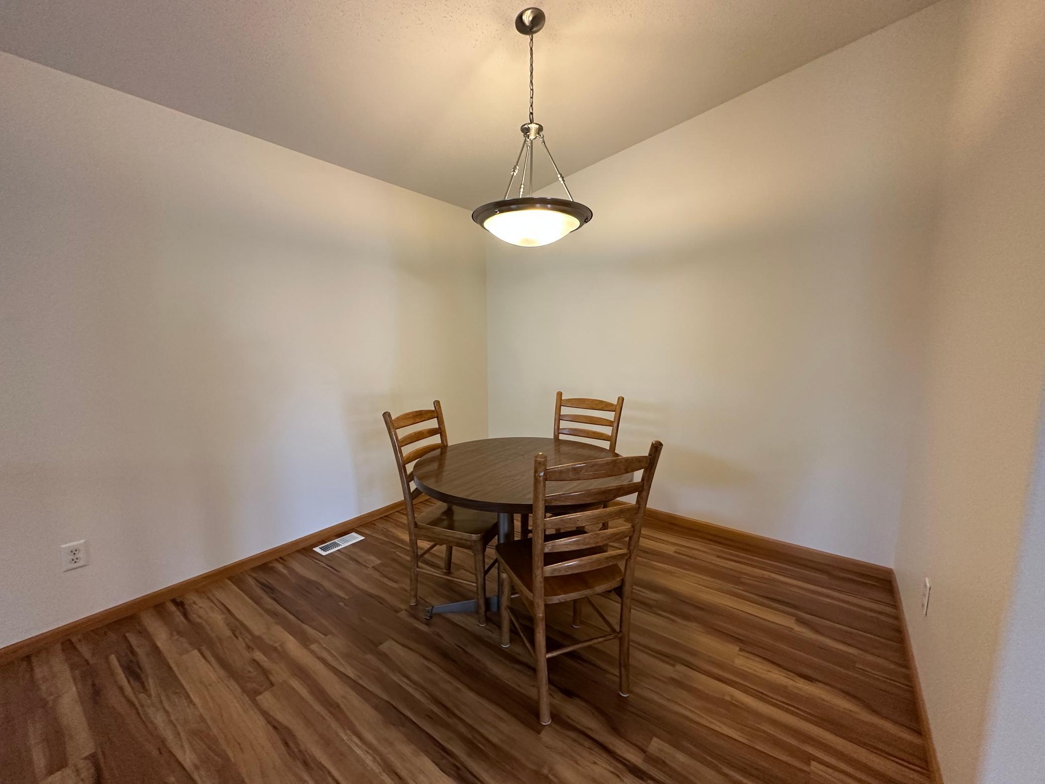 2006 twin home for sale at 1318 37th Avenue S in Moorhead, MN — 3 bed, 2 bath (photo 11 of 36)