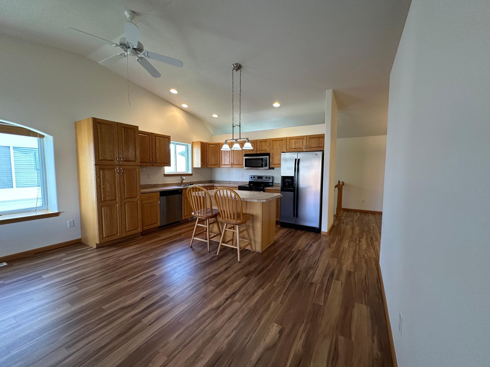 2006 twin home for sale at 1318 37th Avenue S in Moorhead, MN — 3 bed, 2 bath (photo 13 of 36)