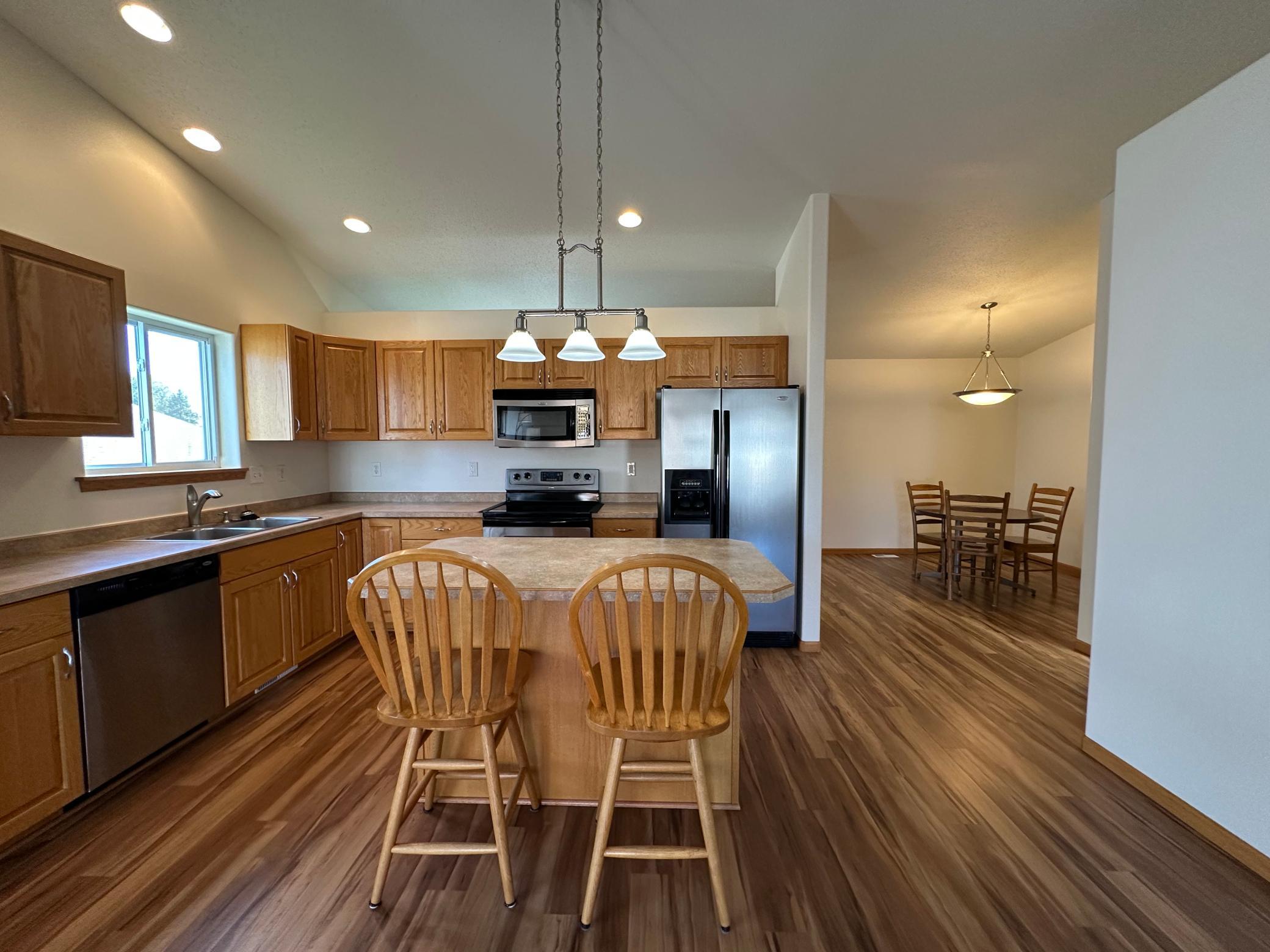 2006 twin home for sale at 1318 37th Avenue S in Moorhead, MN — 3 bed, 2 bath (photo 14 of 36)