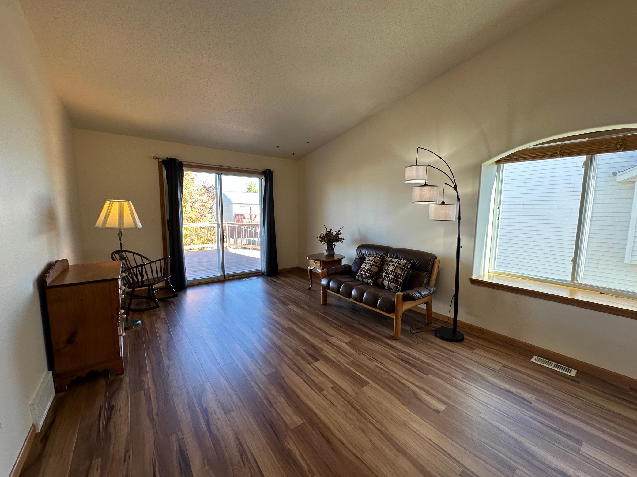 2006 twin home for sale at 1318 37th Avenue S in Moorhead, MN — 3 bed, 2 bath (photo 16 of 36)