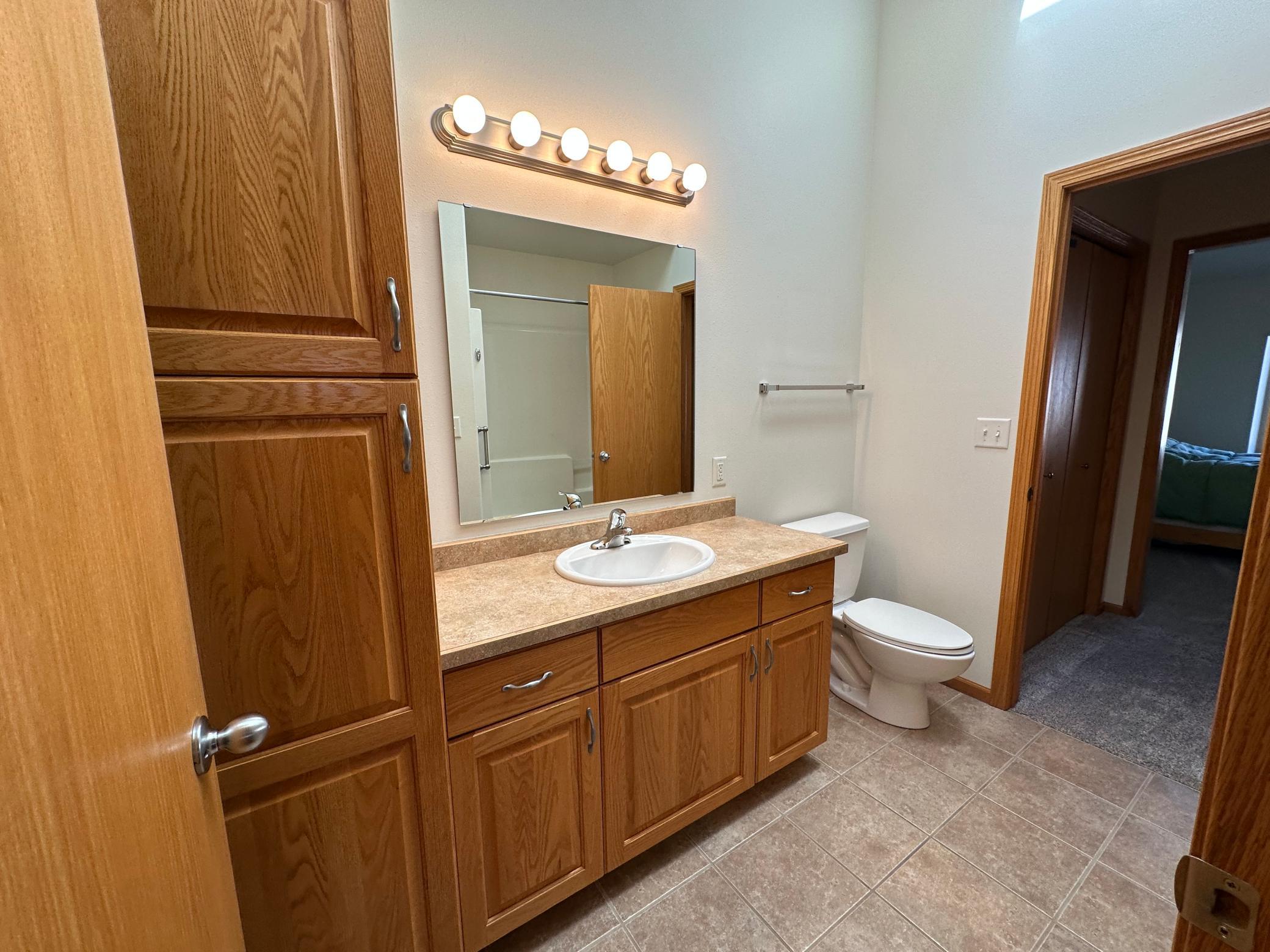 2006 twin home for sale at 1318 37th Avenue S in Moorhead, MN — 3 bed, 2 bath (photo 19 of 36)