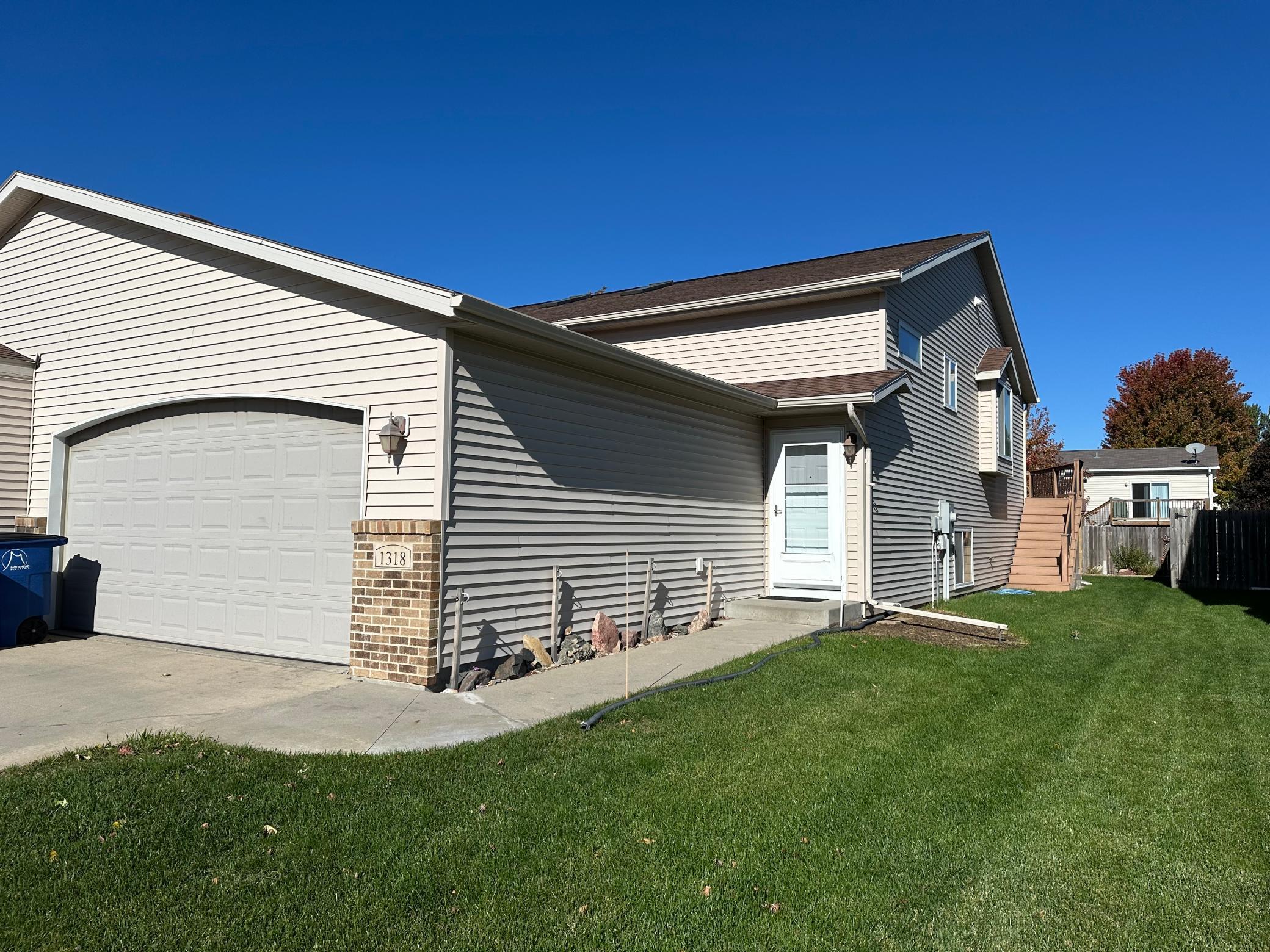 2006 twin home for sale at 1318 37th Avenue S in Moorhead, MN — 3 bed, 2 bath (photo 3 of 36)
