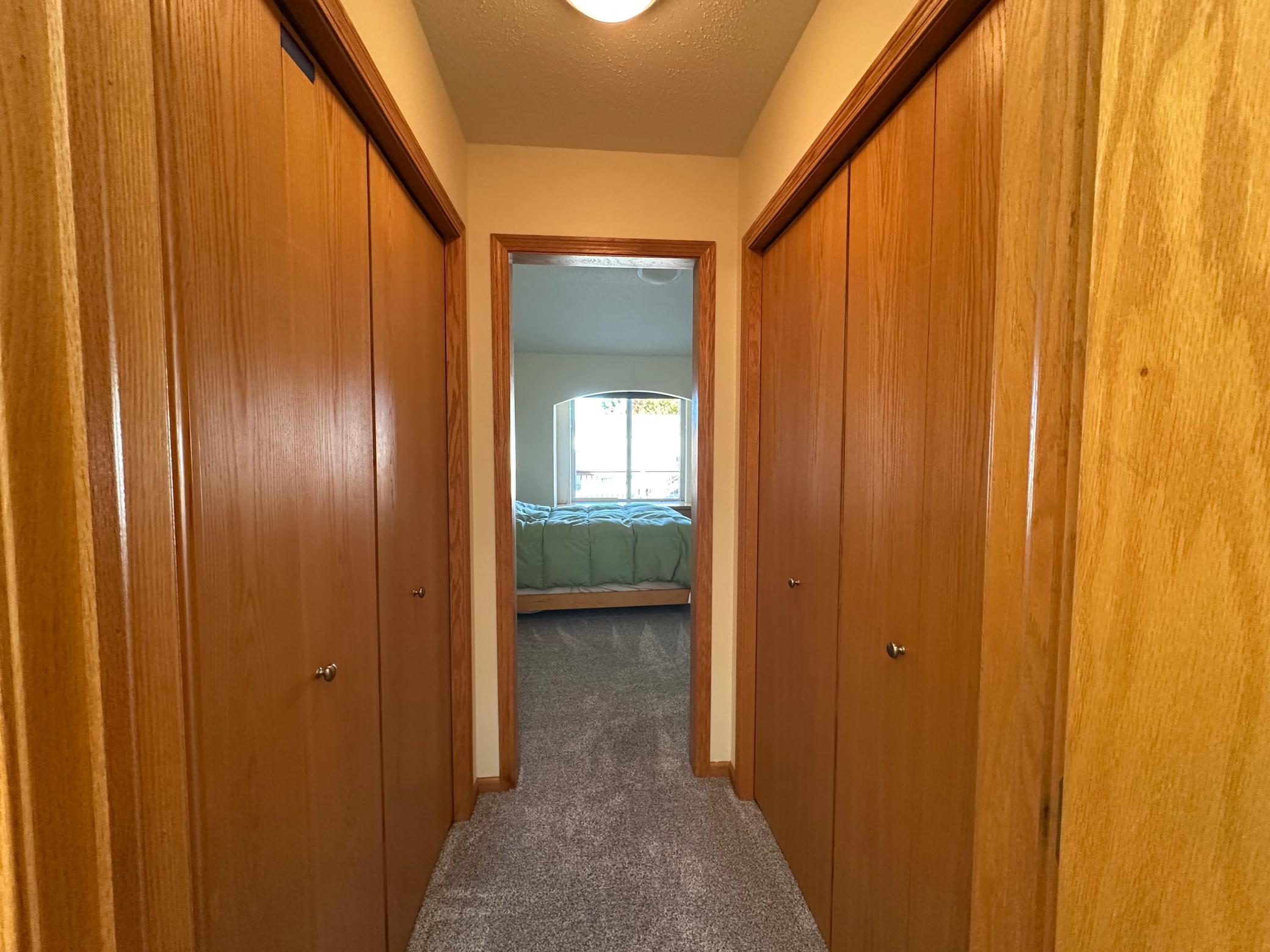 2006 twin home for sale at 1318 37th Avenue S in Moorhead, MN — 3 bed, 2 bath (photo 21 of 36)