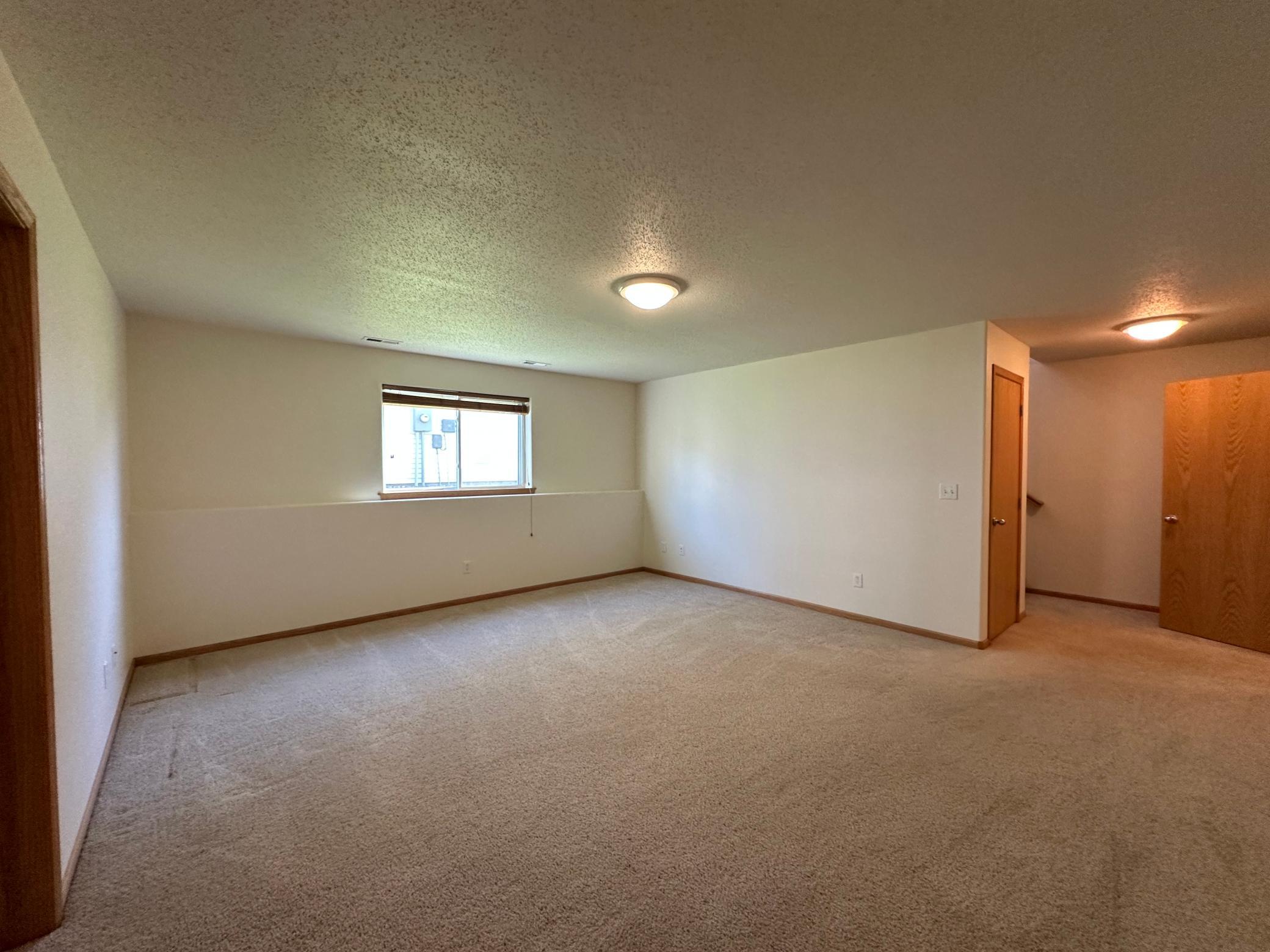 2006 twin home for sale at 1318 37th Avenue S in Moorhead, MN — 3 bed, 2 bath (photo 23 of 36)