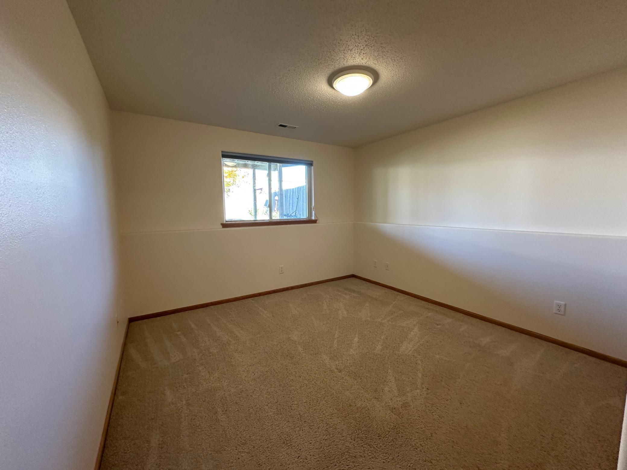 2006 twin home for sale at 1318 37th Avenue S in Moorhead, MN — 3 bed, 2 bath (photo 24 of 36)