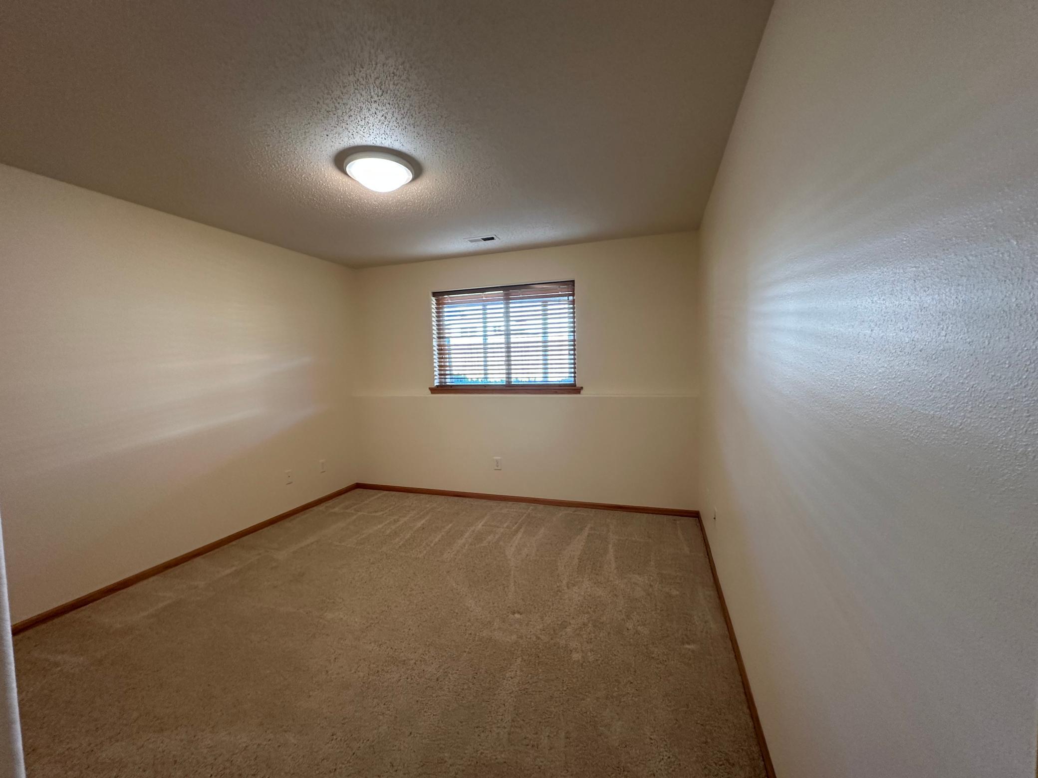 2006 twin home for sale at 1318 37th Avenue S in Moorhead, MN — 3 bed, 2 bath (photo 26 of 36)