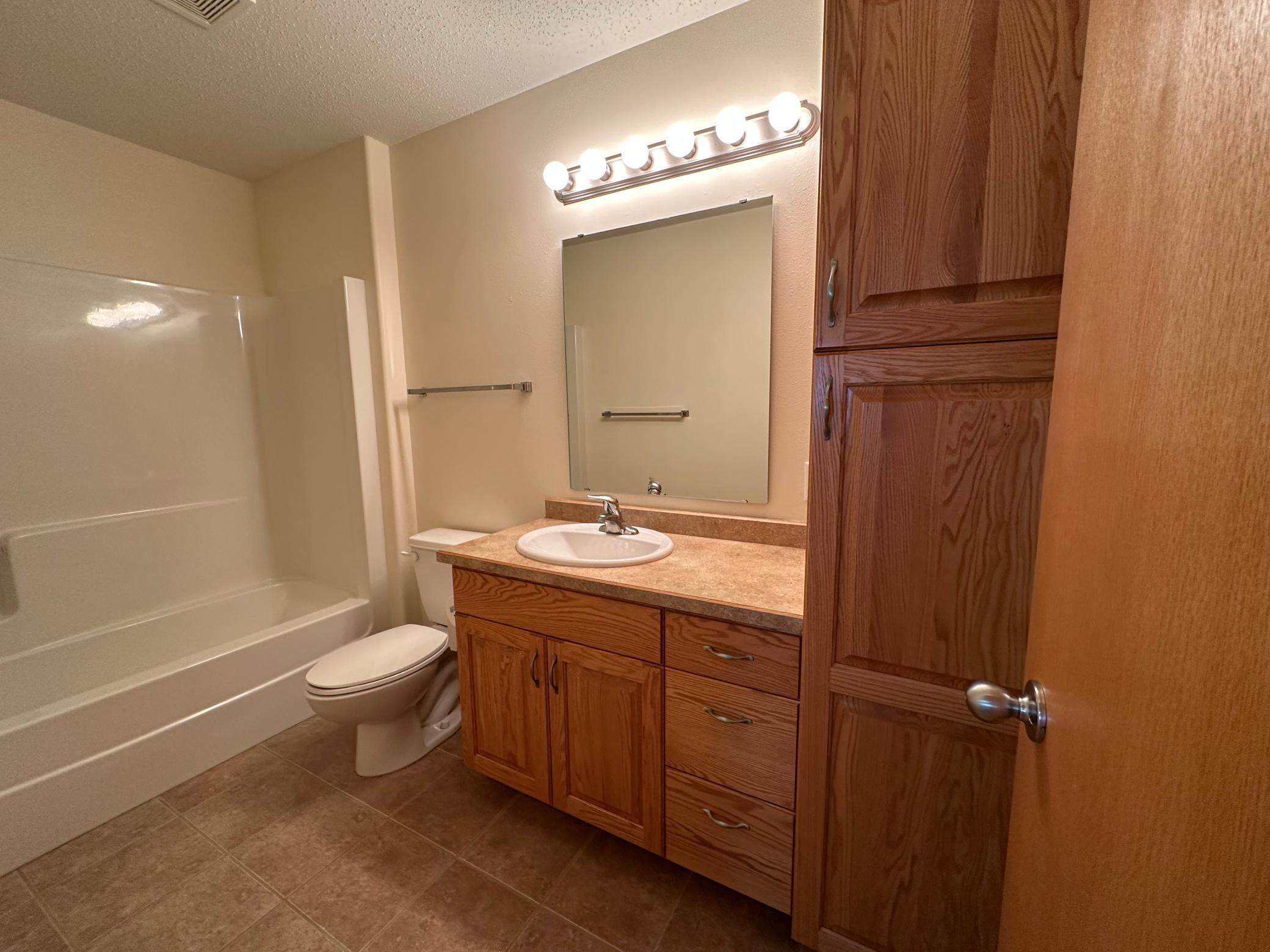 2006 twin home for sale at 1318 37th Avenue S in Moorhead, MN — 3 bed, 2 bath (photo 27 of 36)