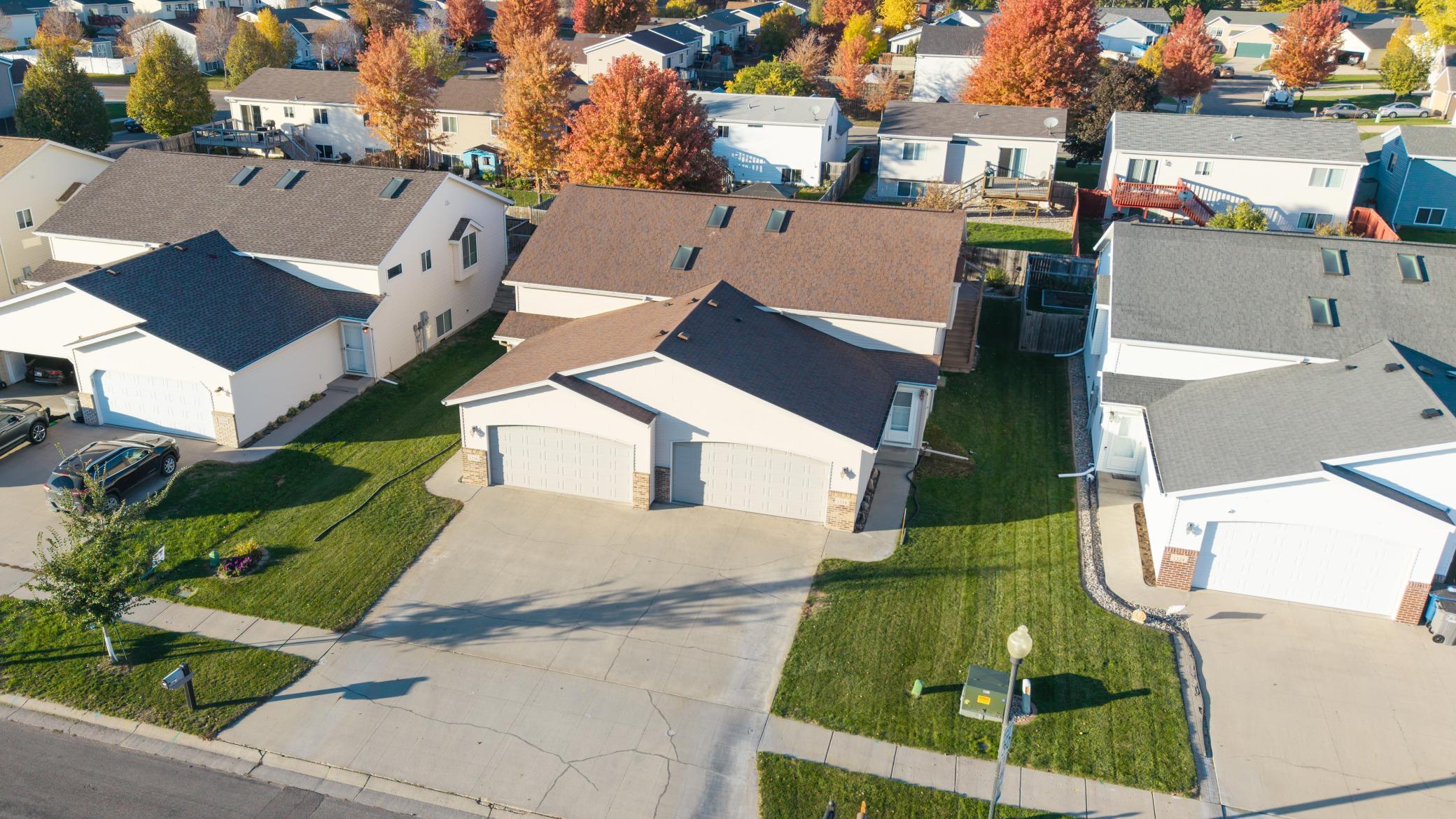 2006 twin home for sale at 1318 37th Avenue S in Moorhead, MN — 3 bed, 2 bath (photo 32 of 36)