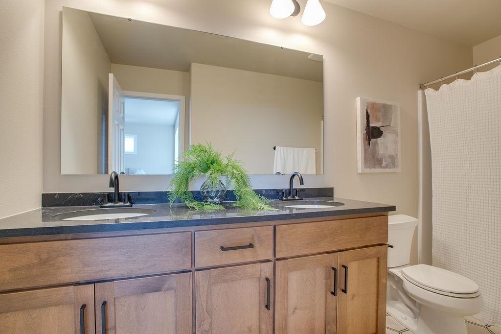2026 single family home for sale at 6901 Selkirk Drive S in Fargo, ND — 4 bed, 3 bath (photo 15 of 25)