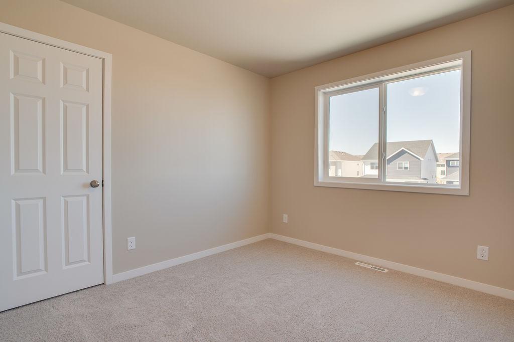 2026 single family home for sale at 6901 Selkirk Drive S in Fargo, ND — 4 bed, 3 bath (photo 18 of 25)