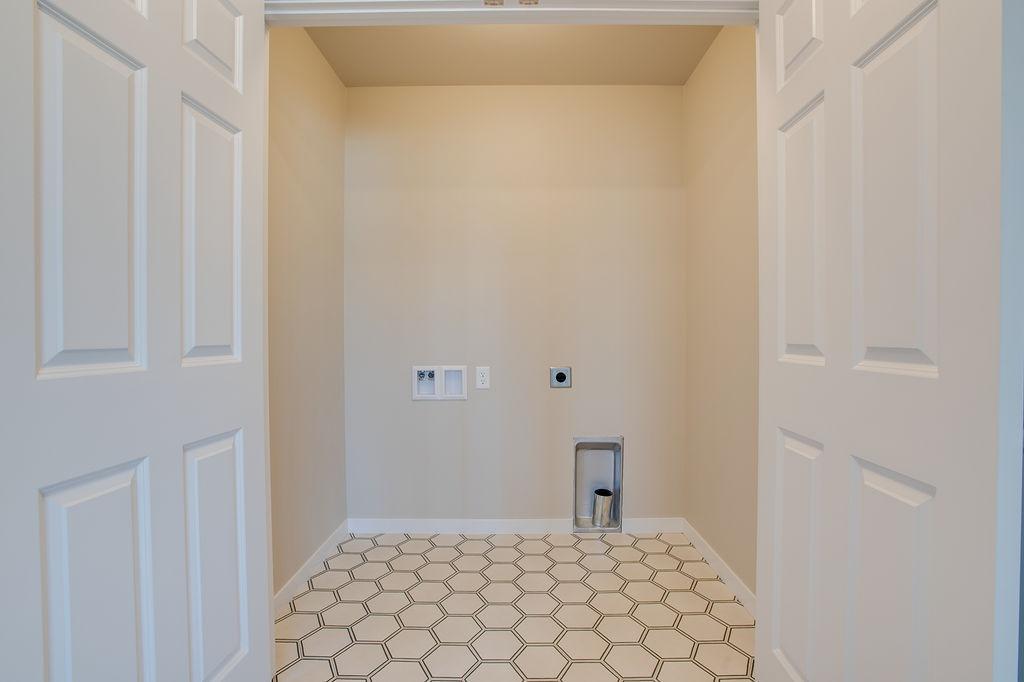 2026 single family home for sale at 6901 Selkirk Drive S in Fargo, ND — 4 bed, 3 bath (photo 19 of 25)