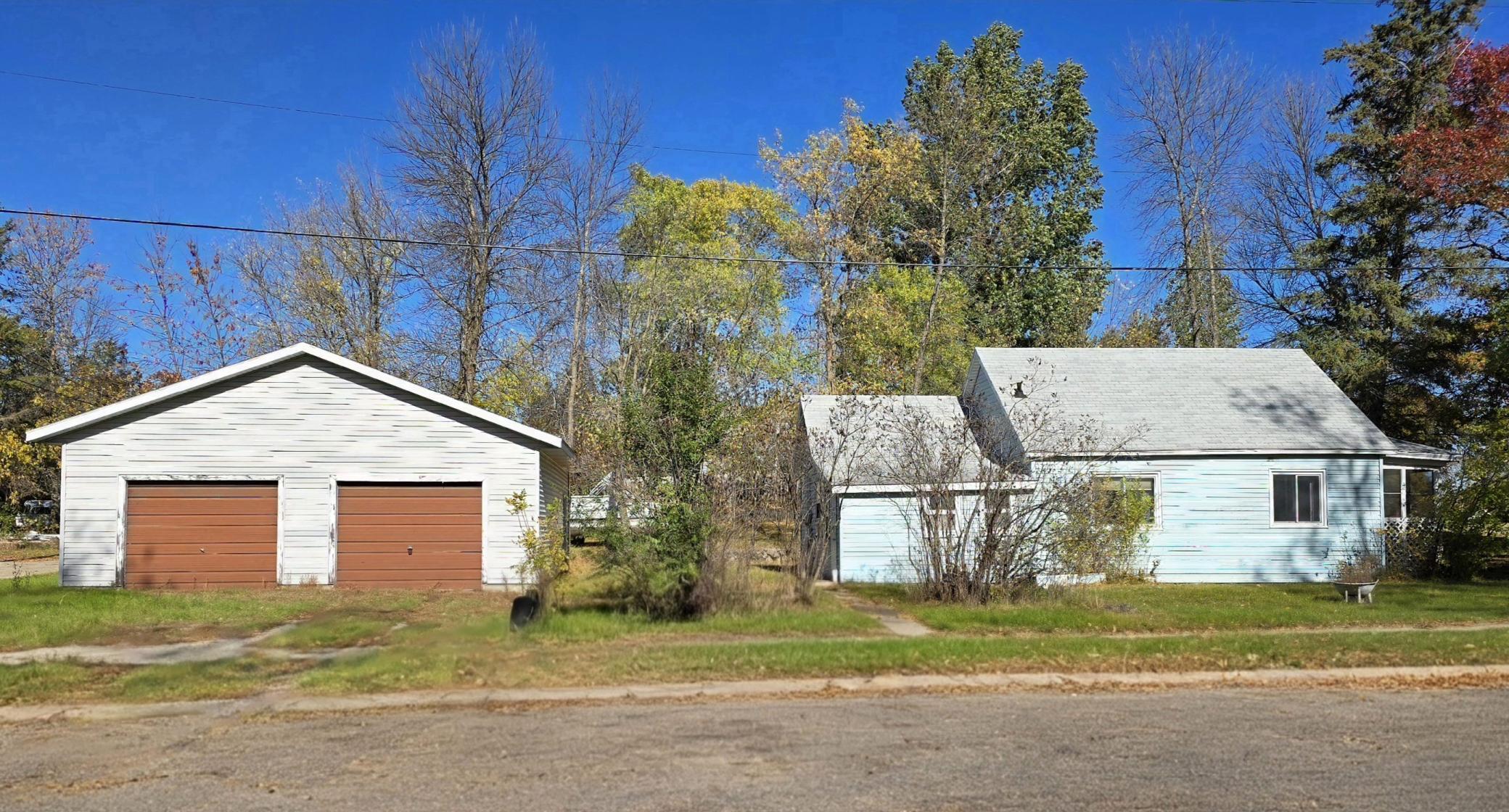 1925 single family home for sale at 304 Spruce Avenue NE in Cass Lake, MN — 2 bed, 1 bath (photo 3 of 20)