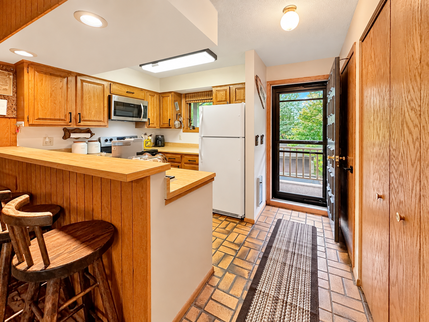 1978 condo for sale at 542 Quadna Mountain Road in Hill City, MN — 2 bed, 2 bath (photo 6 of 37)