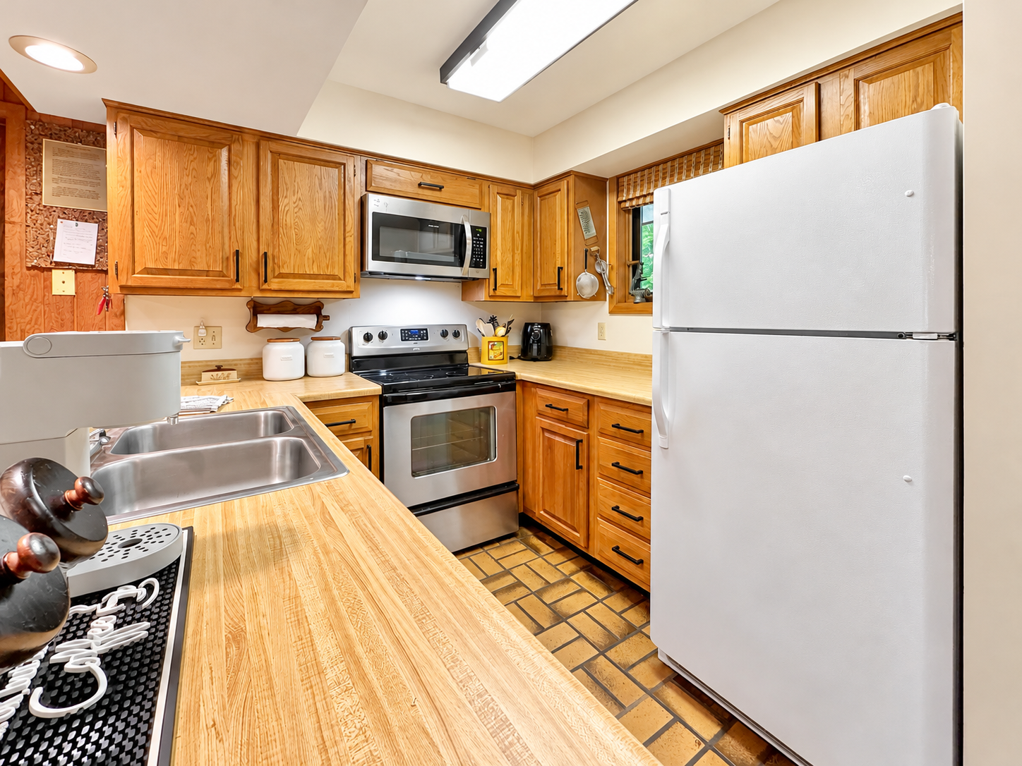1978 condo for sale at 542 Quadna Mountain Road in Hill City, MN — 2 bed, 2 bath (photo 7 of 37)