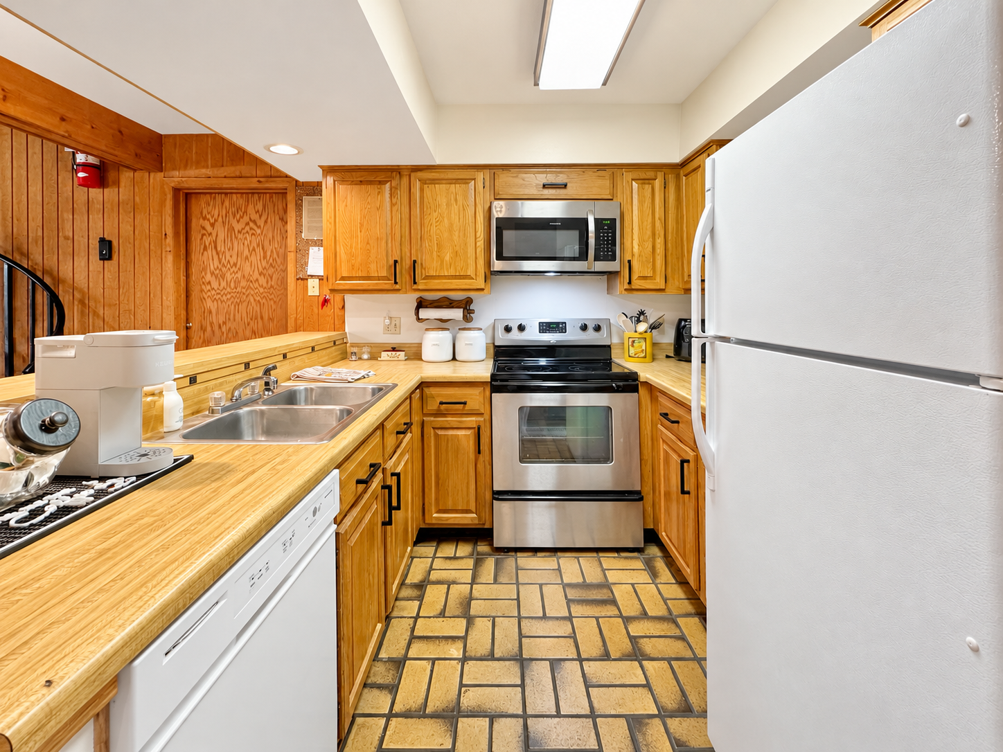 1978 condo for sale at 542 Quadna Mountain Road in Hill City, MN — 2 bed, 2 bath (photo 8 of 37)