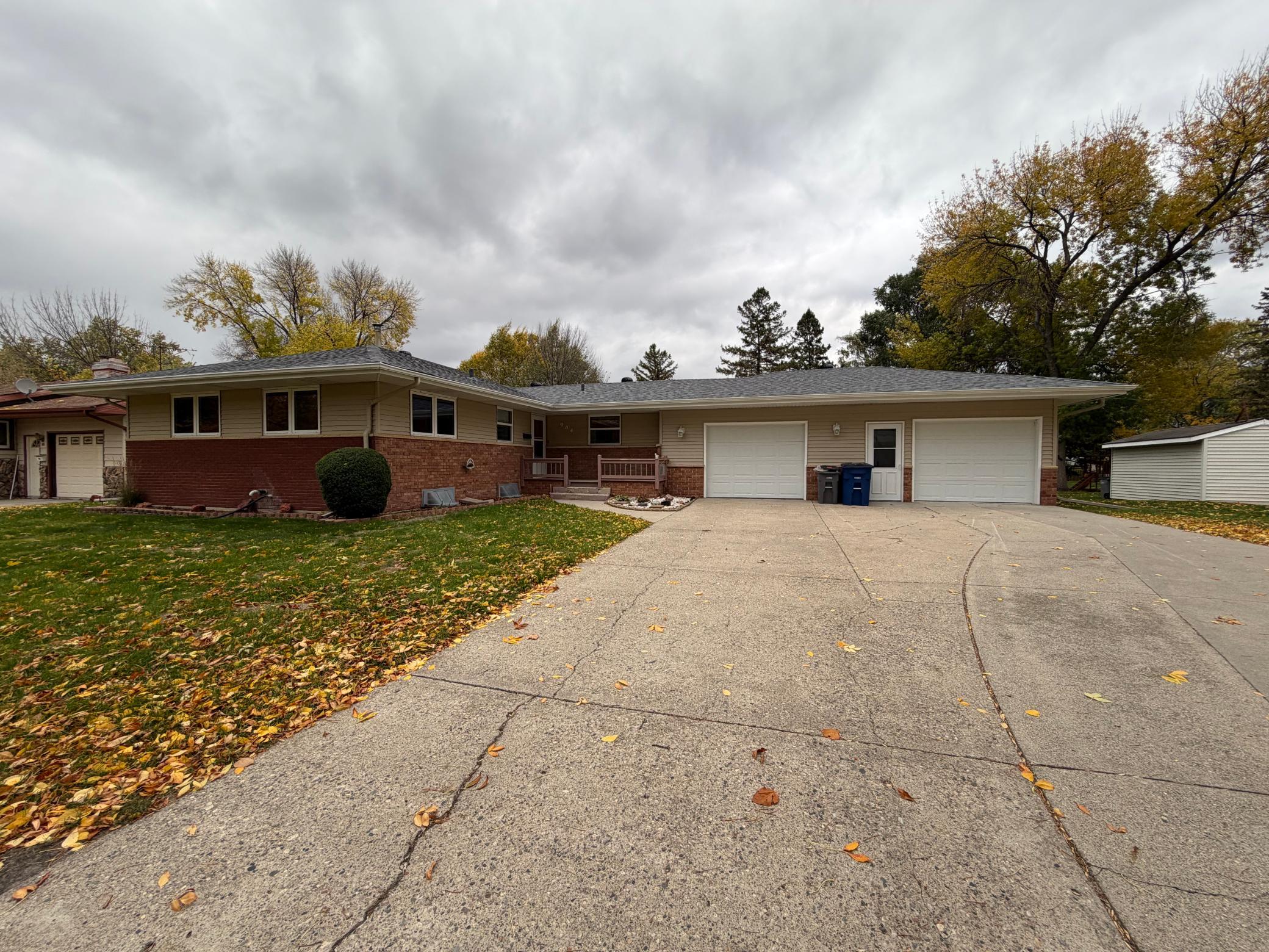 1968 single family home for sale at 904 20th Street N in Moorhead, MN — 3 bed, 2 bath (photo 2 of 61)