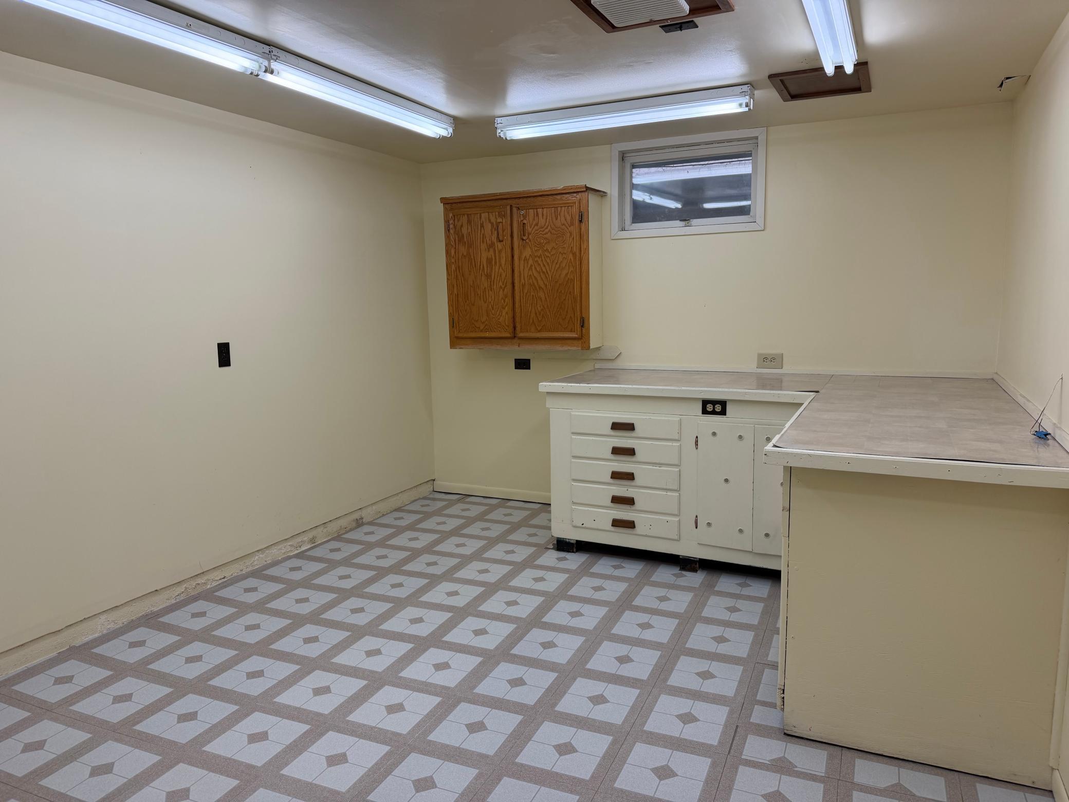 1968 single family home for sale at 904 20th Street N in Moorhead, MN — 3 bed, 2 bath (photo 28 of 61)