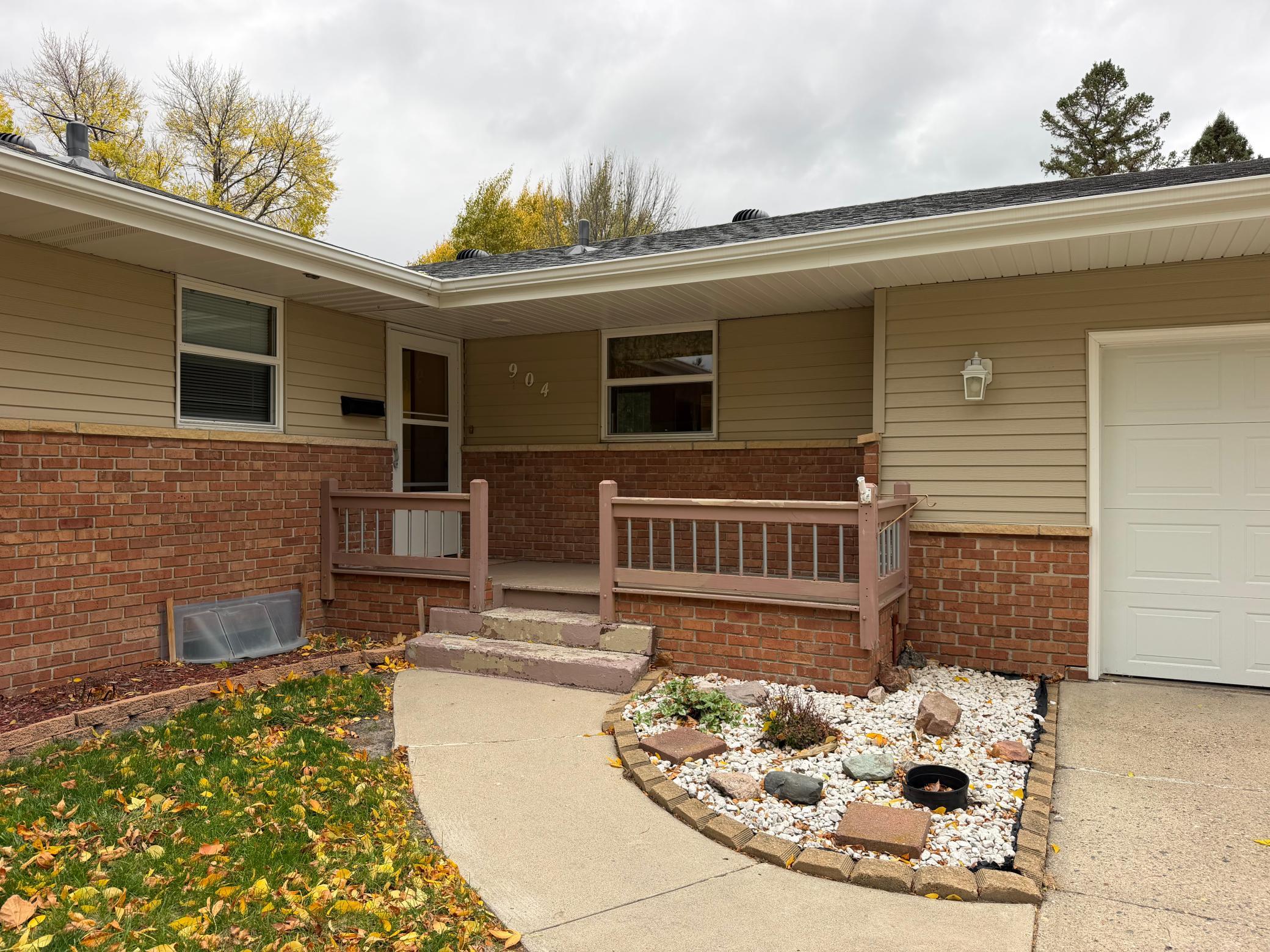 1968 single family home for sale at 904 20th Street N in Moorhead, MN — 3 bed, 2 bath (photo 47 of 61)